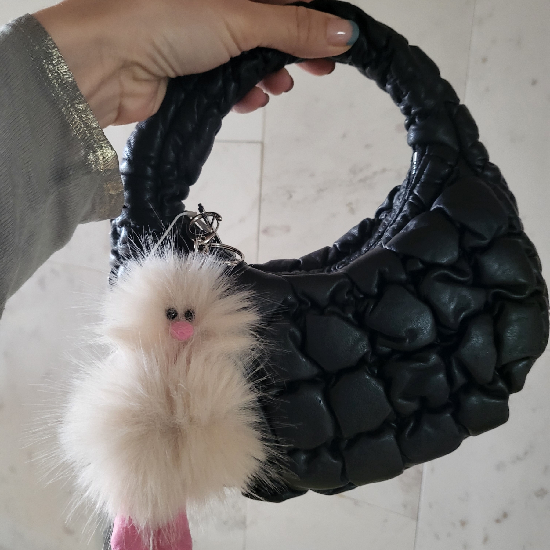 COS Quilted Micro Bag Leather Black 착용 스타일