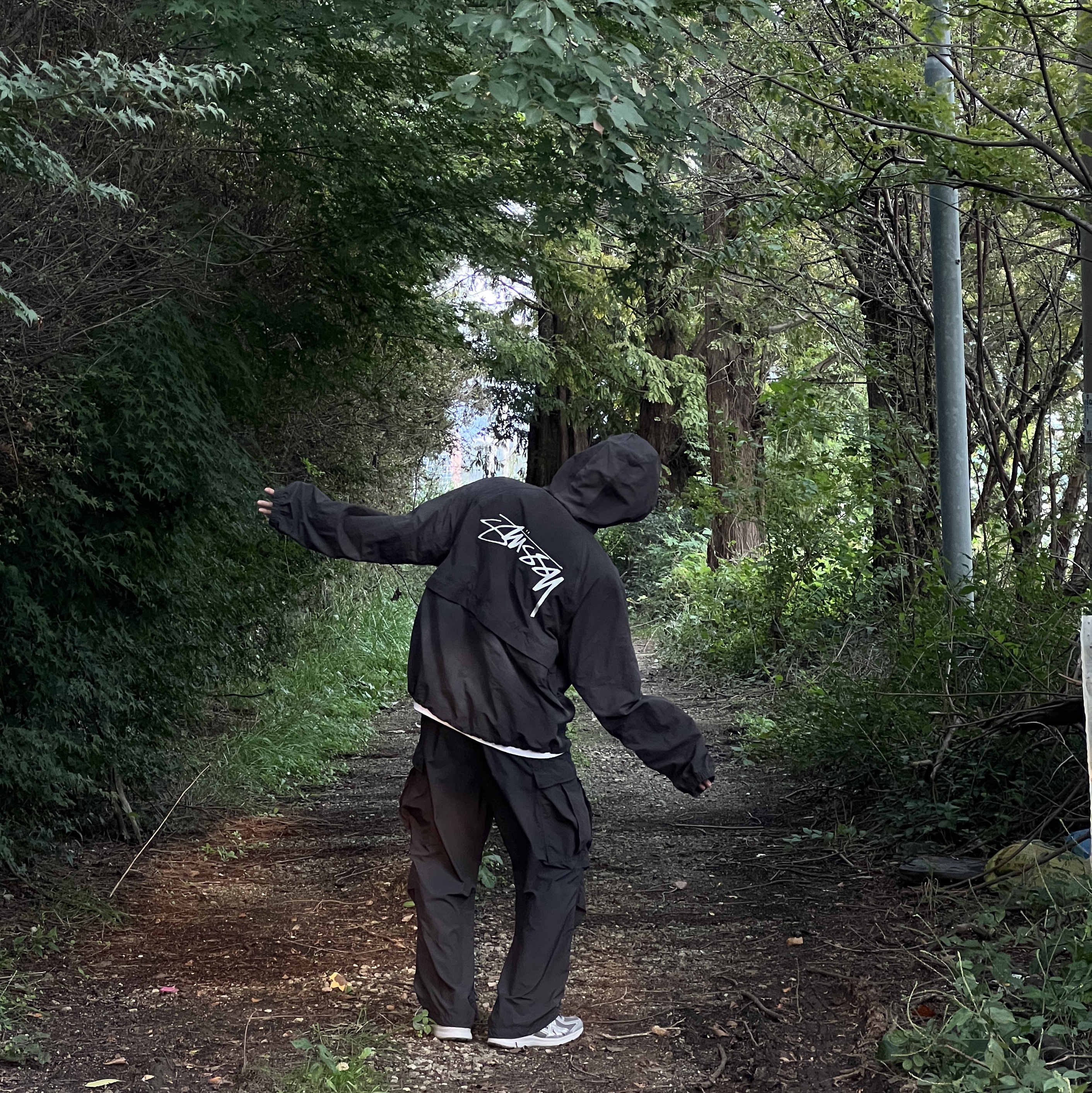 Stussy Wave Dye Beach Shell Jacket Black, Asics Jog 100 S SMU Sheet Rock Pure Silver - 2E Wide 착용 스타일