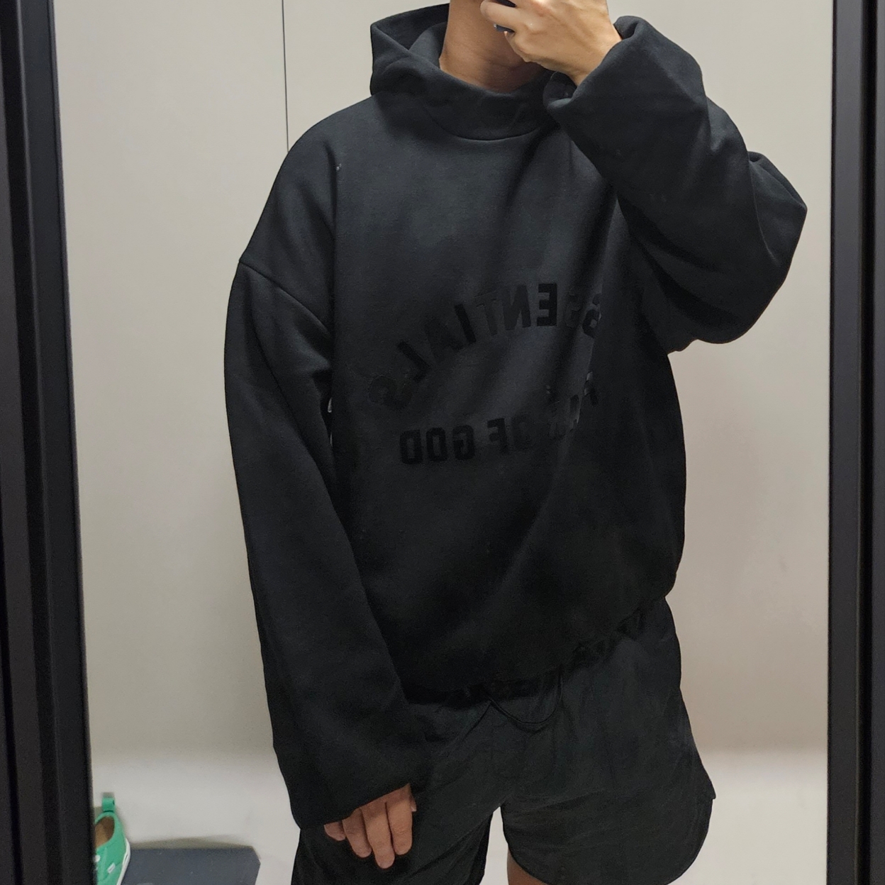 Essentials The Black Collection Hoodie Jet Black - 23SS 착용 스타일 - 2