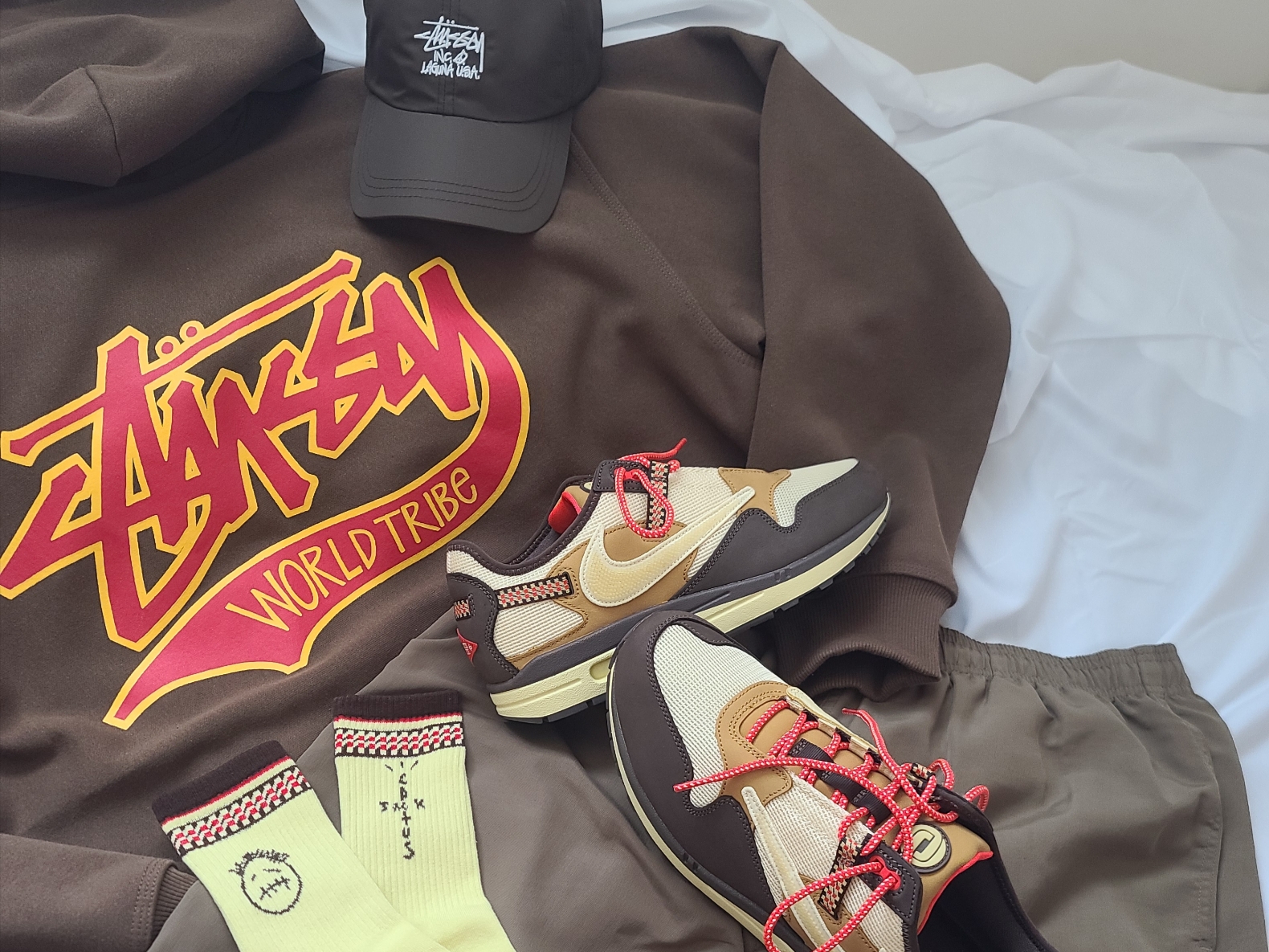 Stussy Slugger Hood Coffee, Stussy Big Stock Water Shorts Brown 착용 스타일 - 2