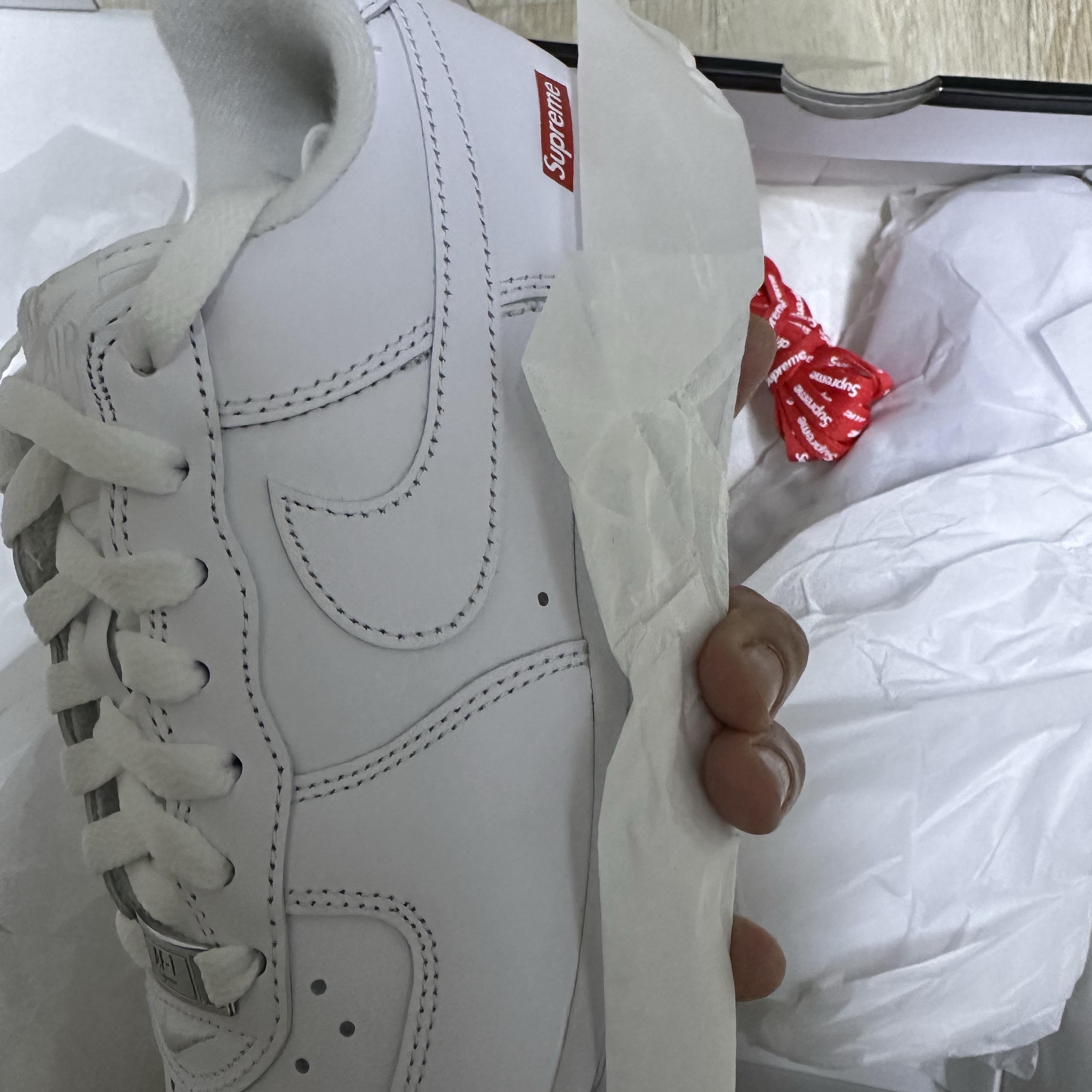 Nike x Supreme Air Force 1 Low White 착용 스타일