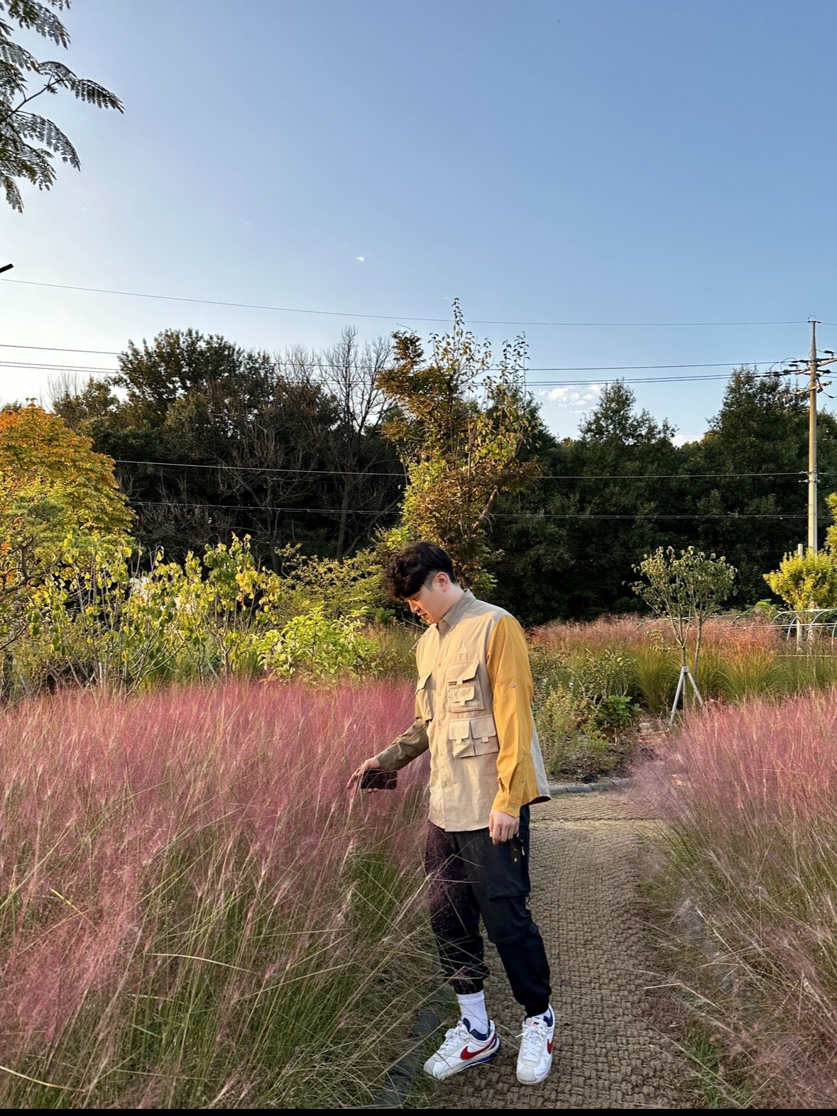 Nike ACG Dri-Fit UV Devastation Trail Shirt Khaki Olive Gold - Asia, Nike x Sacai Zoom Cortez SP White and University Red 착용 스타일