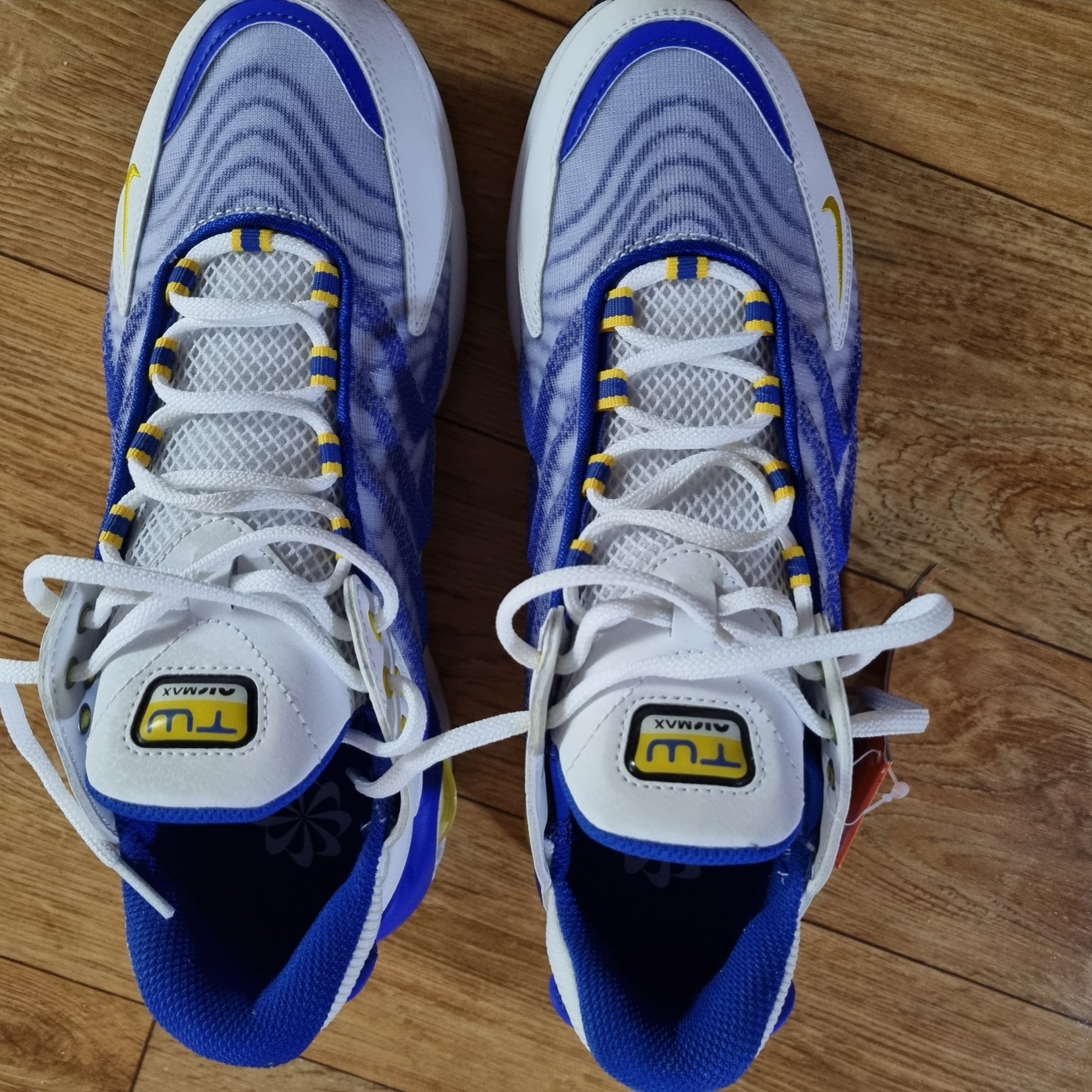 Nike Air Max TW Racer Blue and Speed Yellow 착용 스타일 - 1