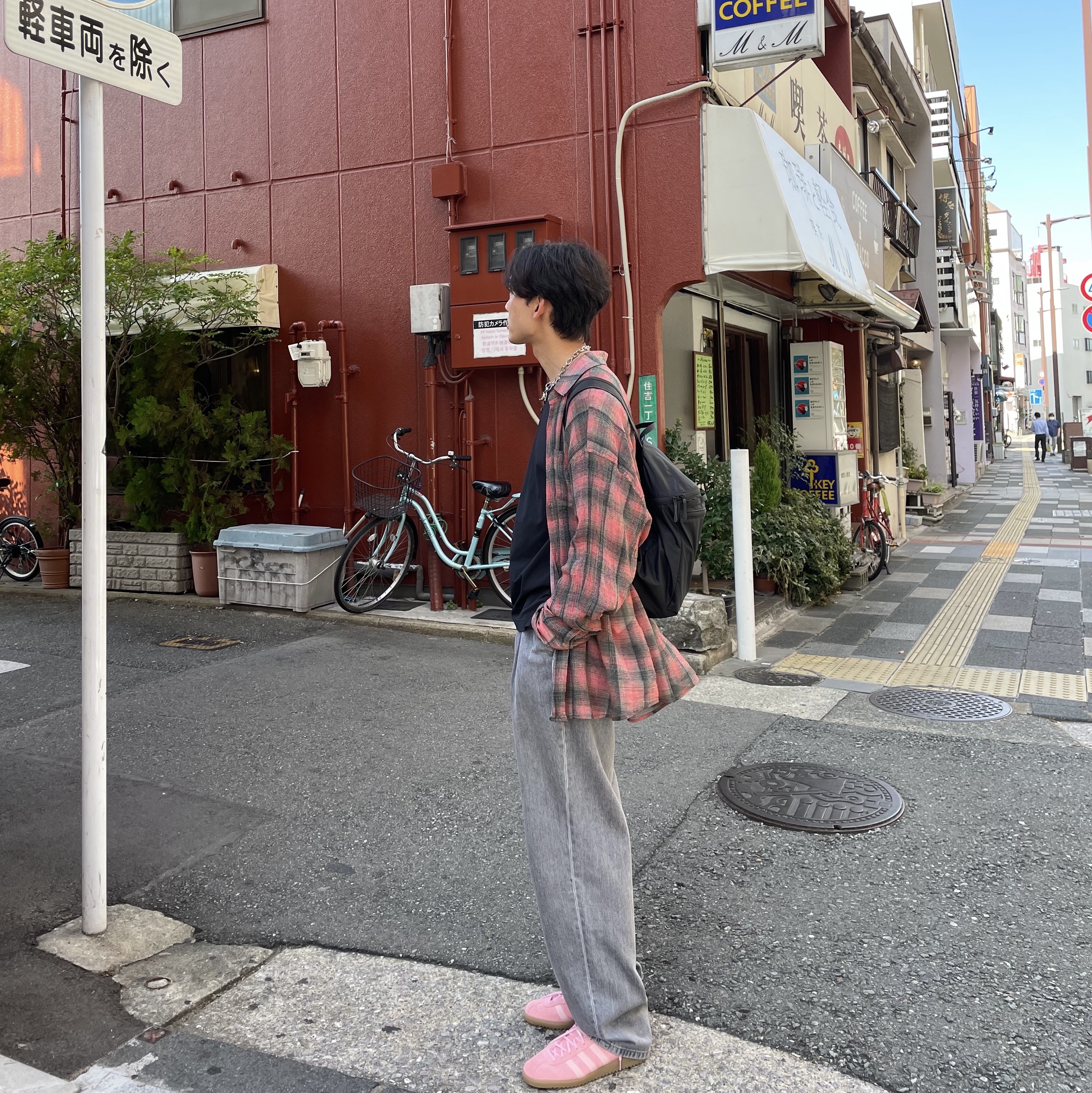 Our Legacy Borrowed Shirt Big Lumbercheck Print, Adidas Bermuda Glow Pink 착용 스타일 - 2