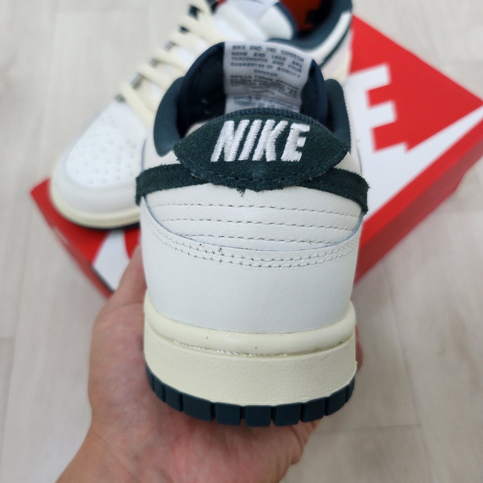 Nike Dunk Low Sail Deep Jungle 착용 스타일 - 3