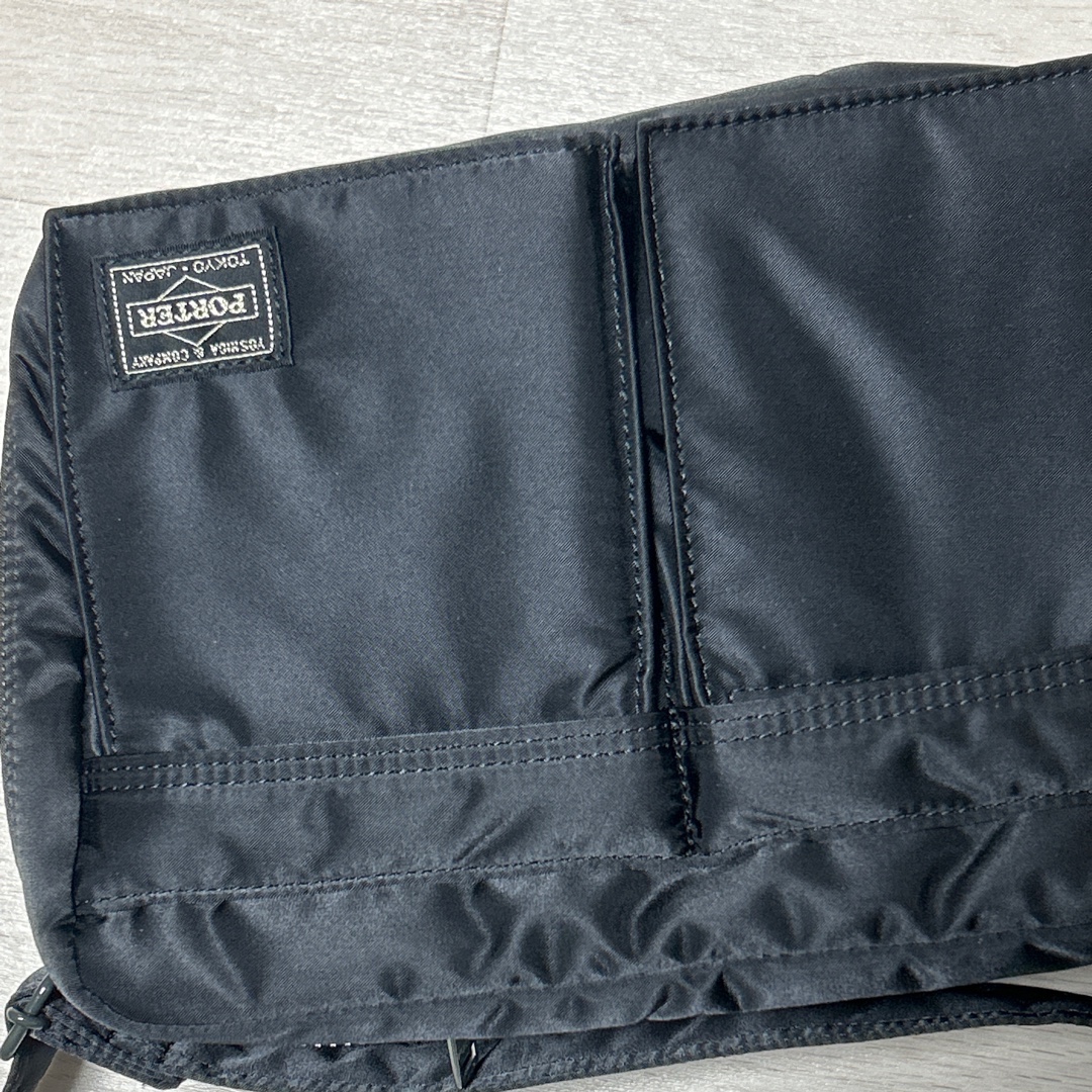 Porter Tanker Shoulder Bag S Black 착용 스타일