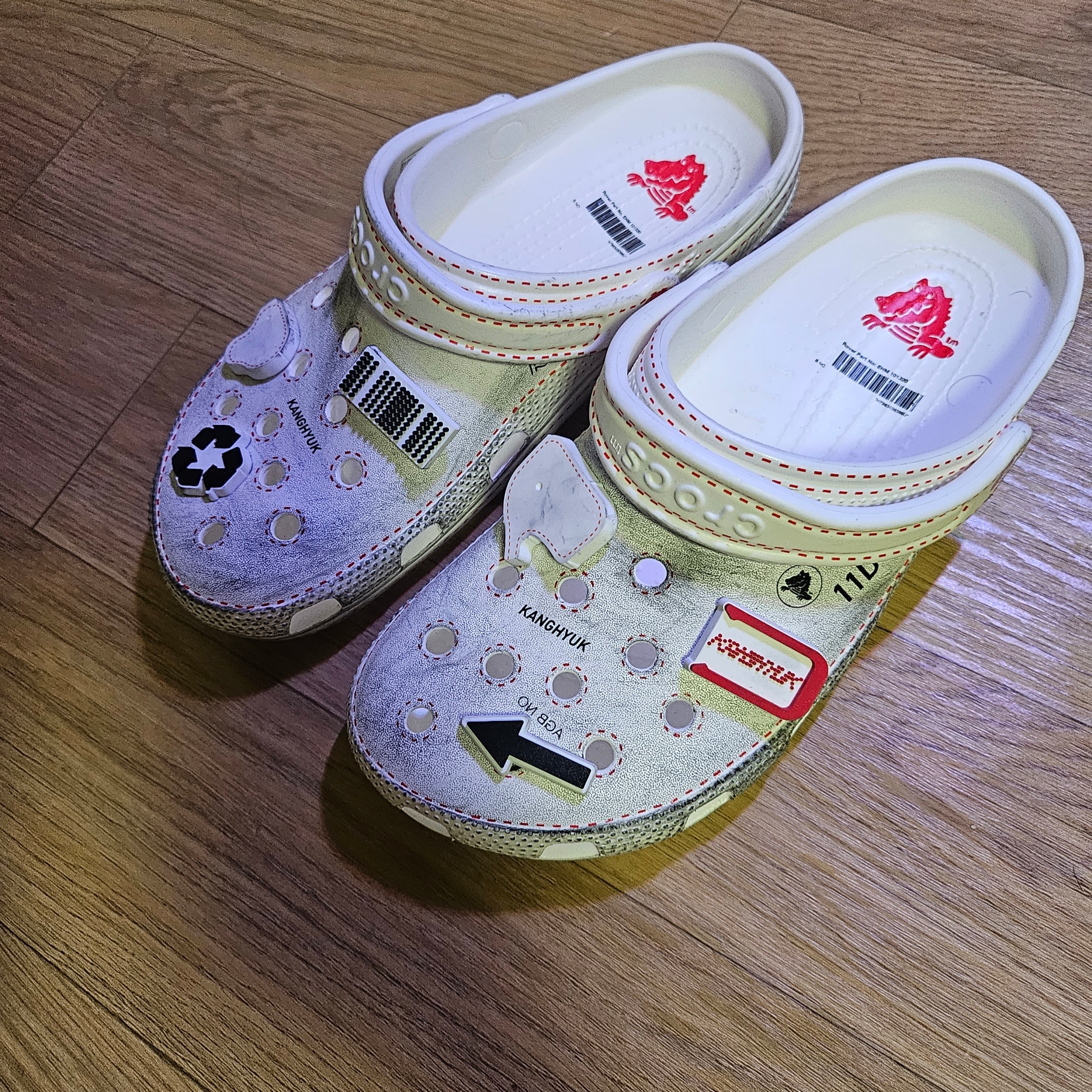 Crocs x Kanghyuk Classic Clog White 착용 스타일 - 2