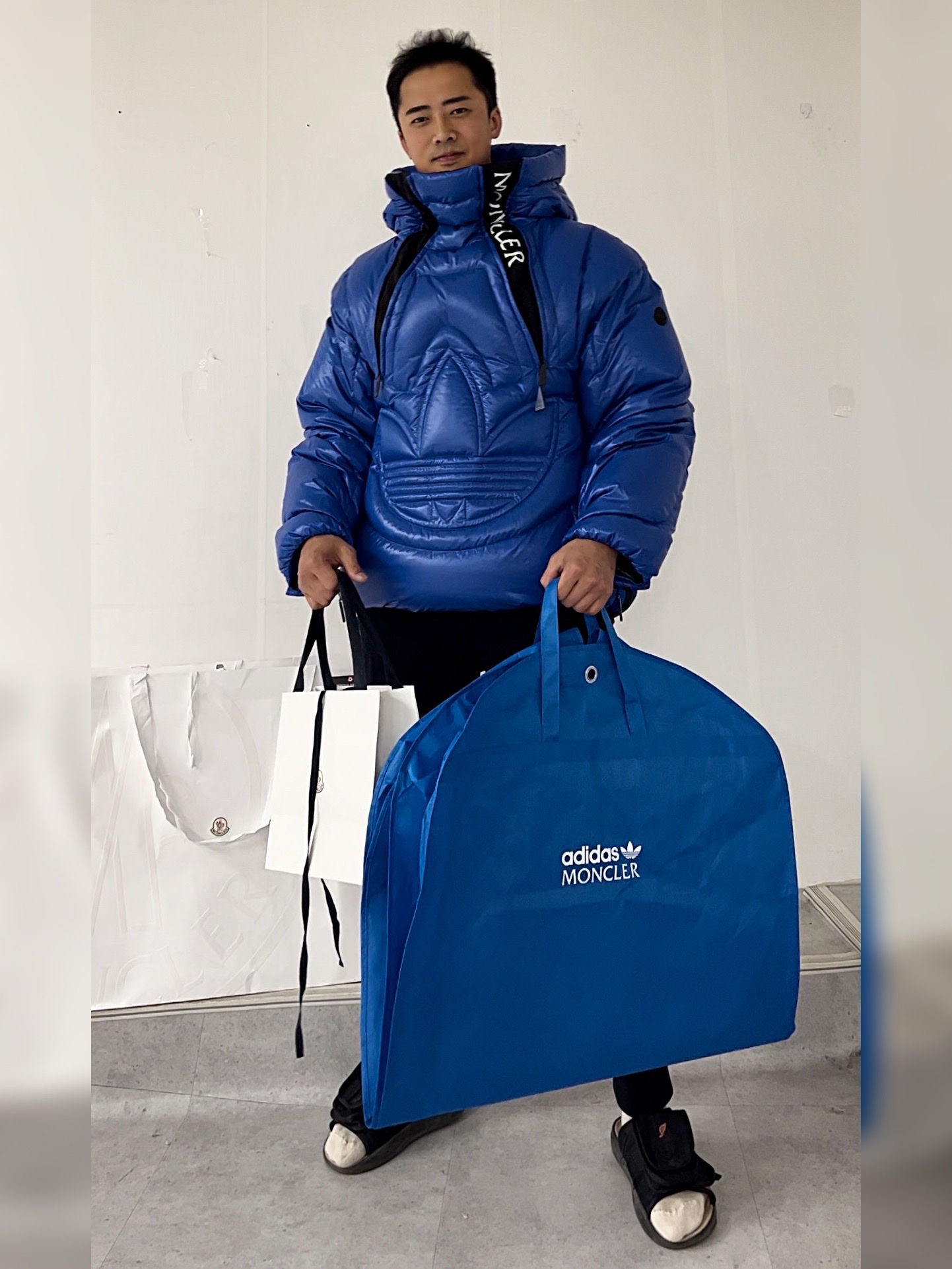 Jordan x SoleFly LS Slide SP Black and Sport Red, Moncler x Adidas Chambery Short Down Jacket Blue - 23FW 착용 스타일 - 1
