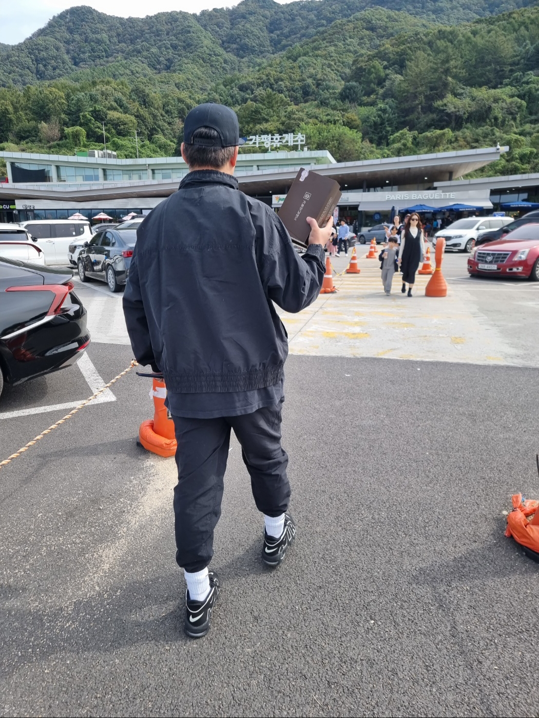 Nike Air More Uptempo Black White 2020, Nike Everyday Lightweight Training Crew Socks White (3 Pack/Korean Ver.) 착용 스타일