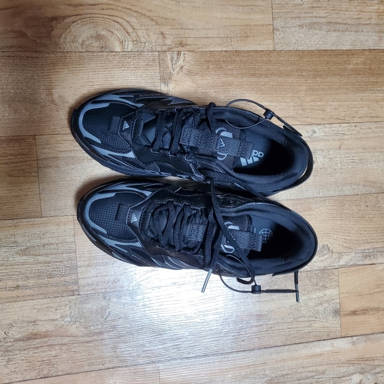 Adidas Spiritain 2000 Gore-Tex Black Dark Grey 착용 스타일