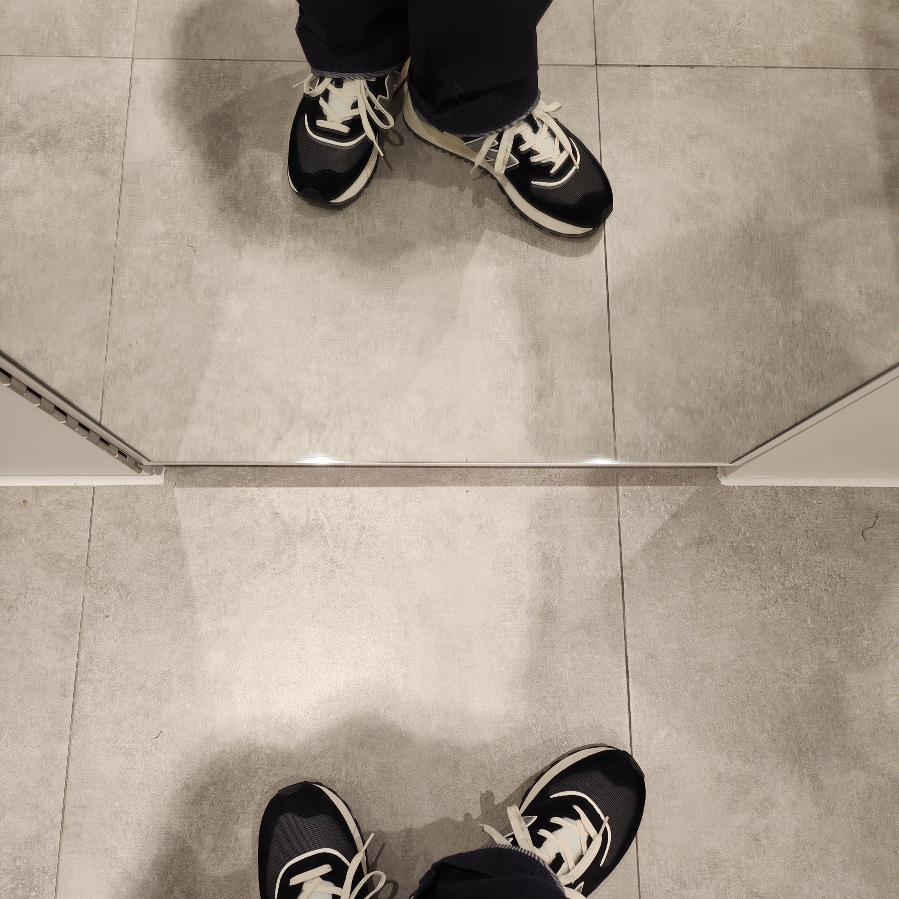New Balance 574 Legacy Black 착용 스타일 - 1