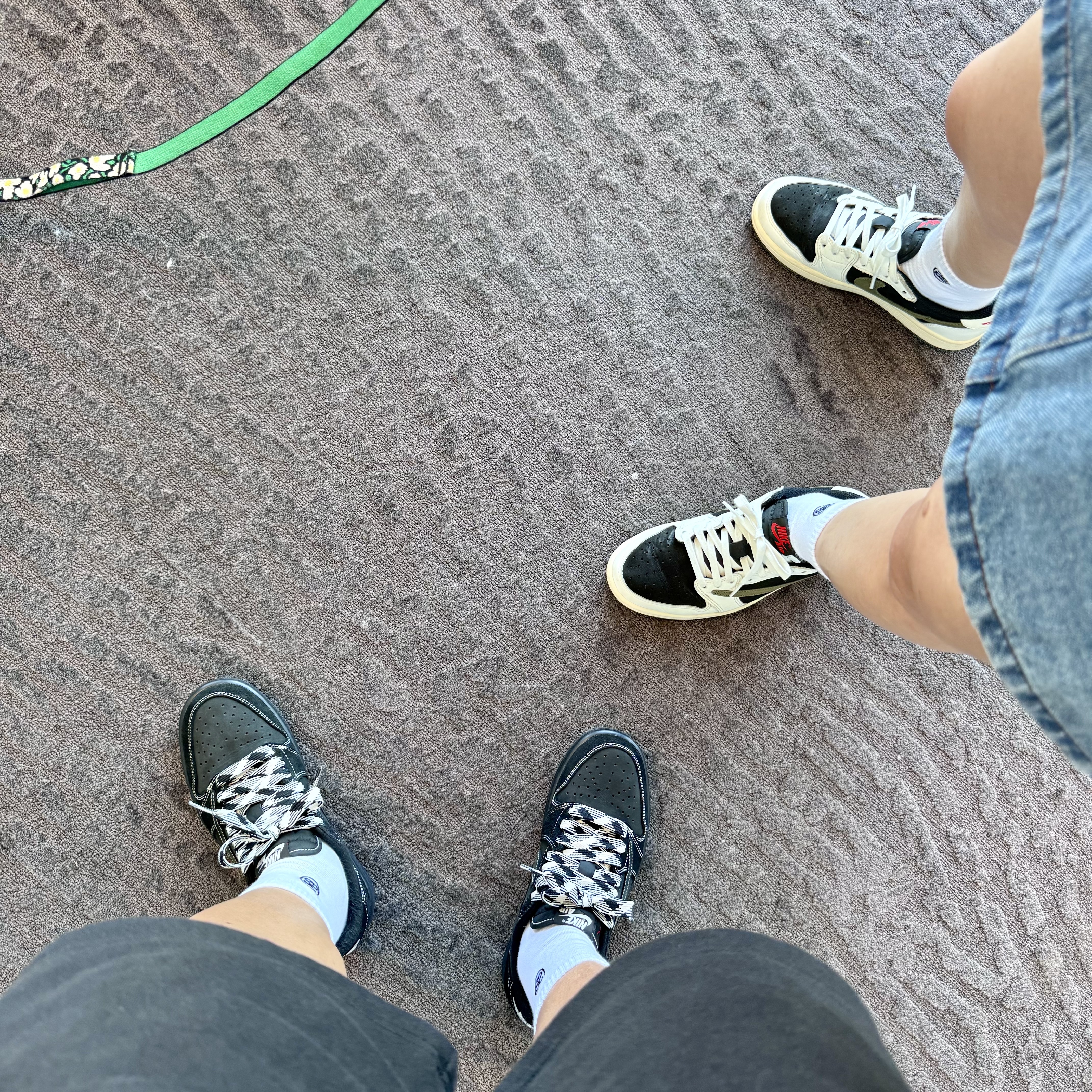 (W) Jordan 1 x Travis Scott Retro Low OG SP Medium Olive, Jordan 1 x Travis Scott Retro Low OG SP Black Phantom 착용 스타일