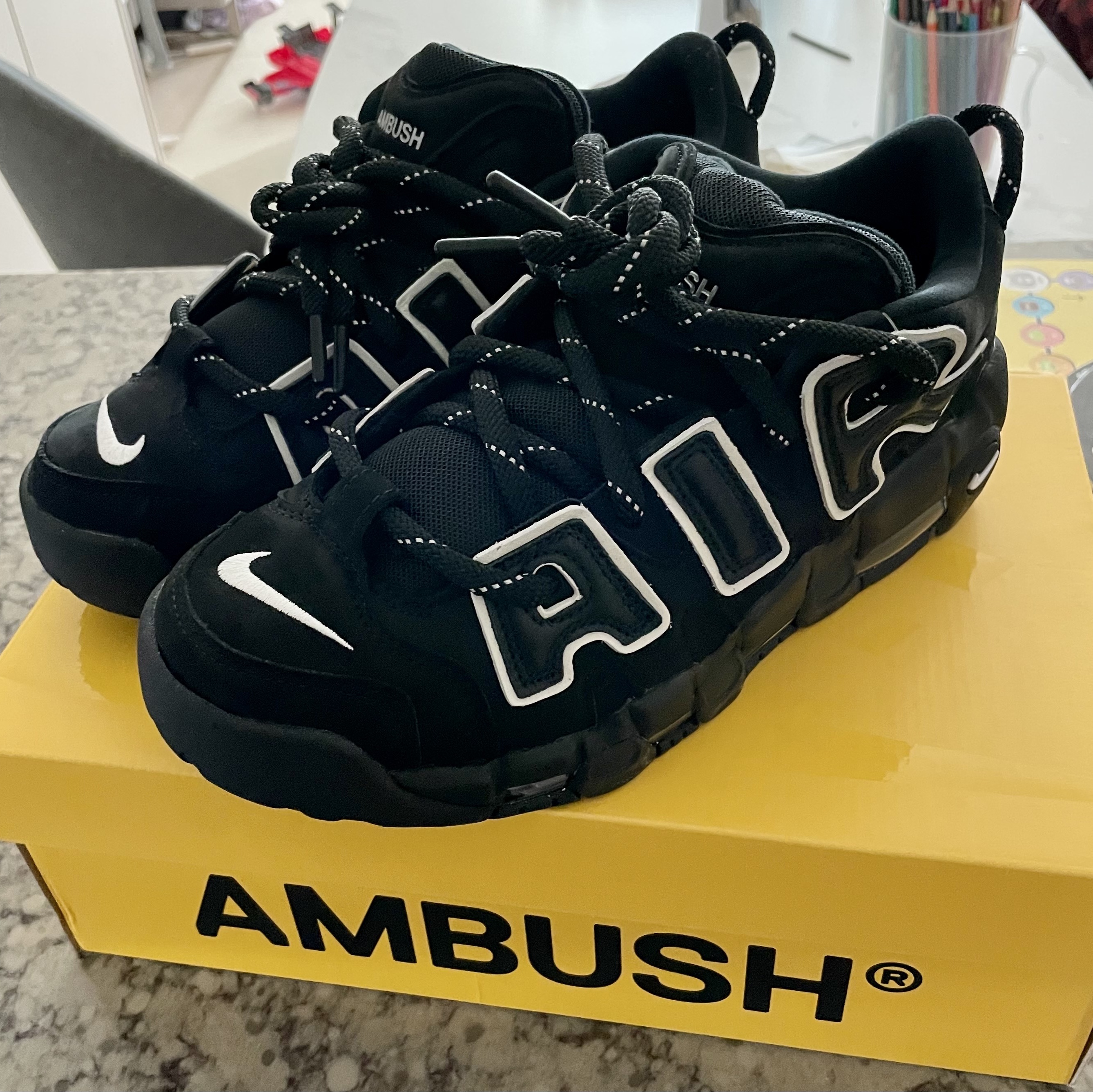Nike x Ambush Air More Uptempo Low Black and White 착용 스타일 - 2