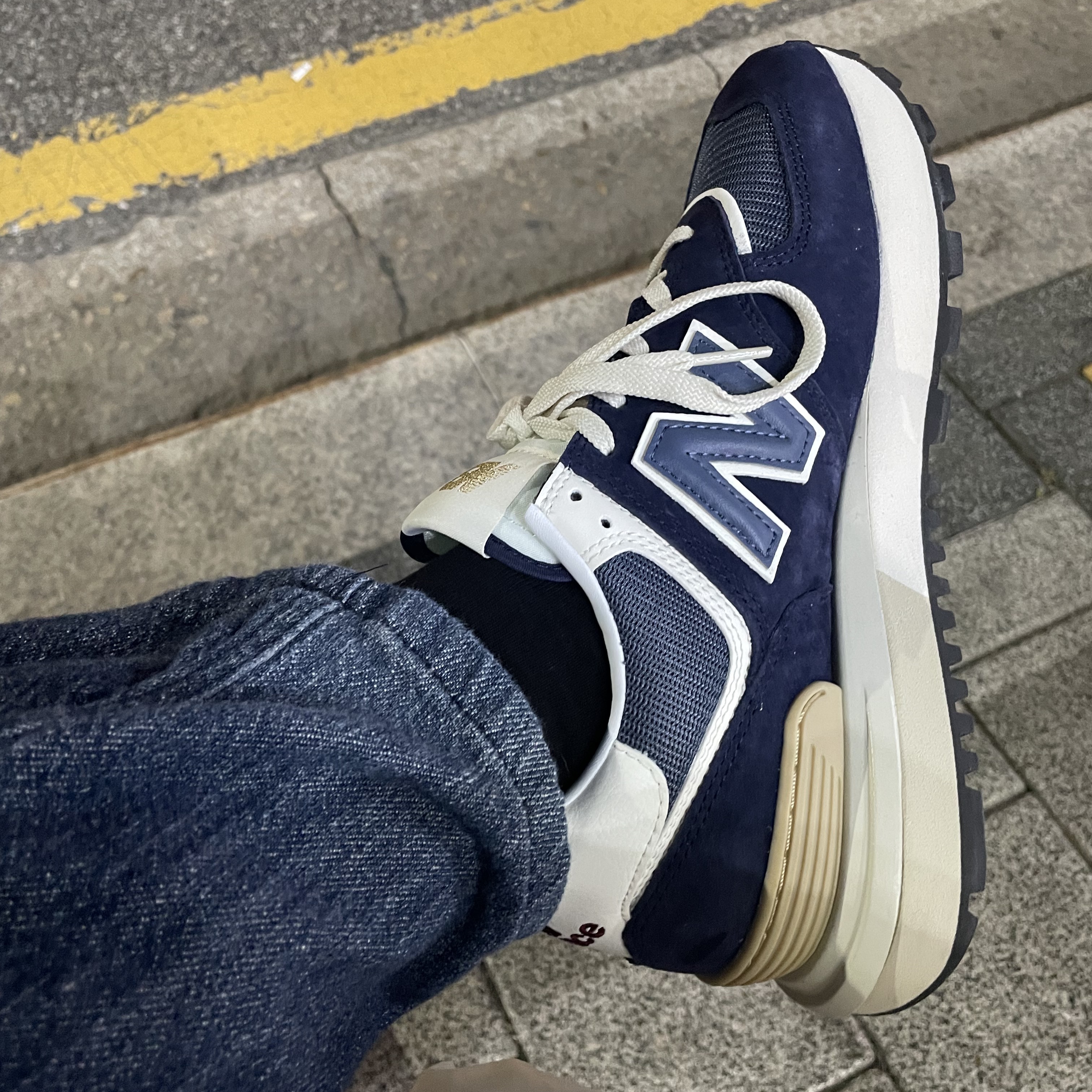 New Balance 574 Legacy Navy 착용 스타일