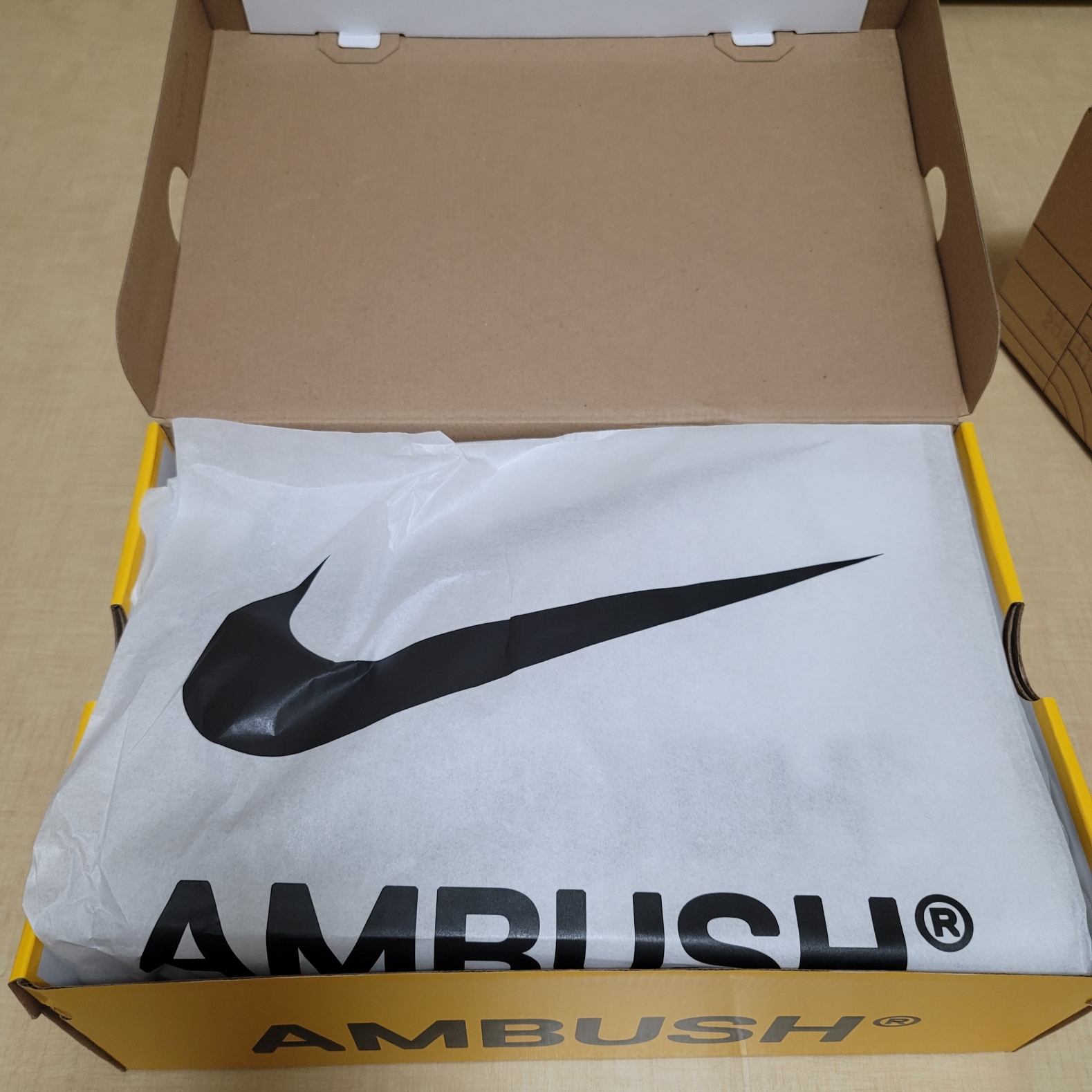 Nike x Ambush Air More Uptempo Low Black and White 착용 스타일 - 2