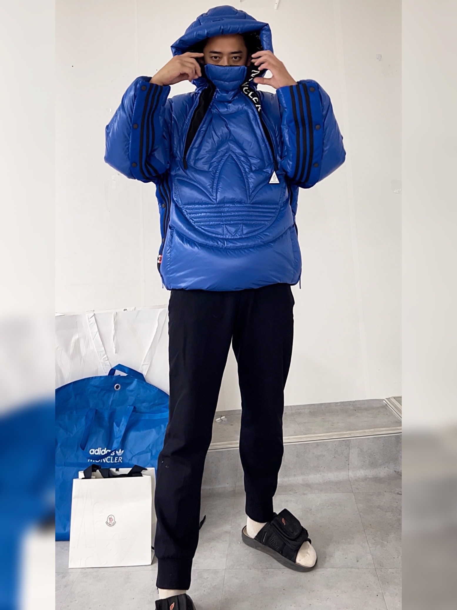 Jordan x SoleFly LS Slide SP Black and Sport Red, Moncler x Adidas Chambery Short Down Jacket Blue - 23FW 착용 스타일 - 5