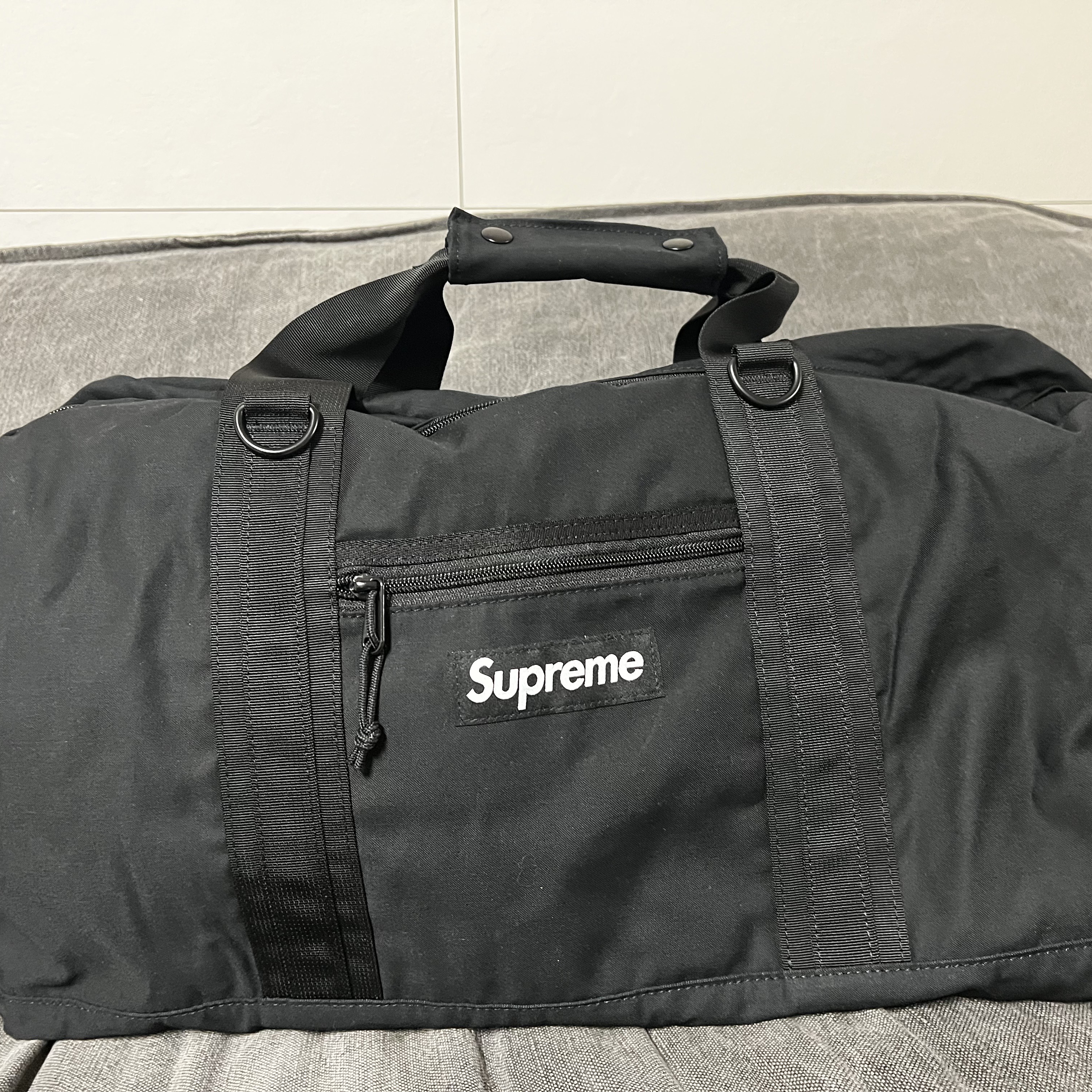 Supreme Field Duffle Bag Black - 23SS 착용 스타일 - 2