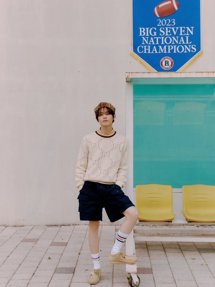Gucci Perforated GG Cotton Jumper Ivory, (W) Clarks Wallabee Maple Suede 착용 스타일