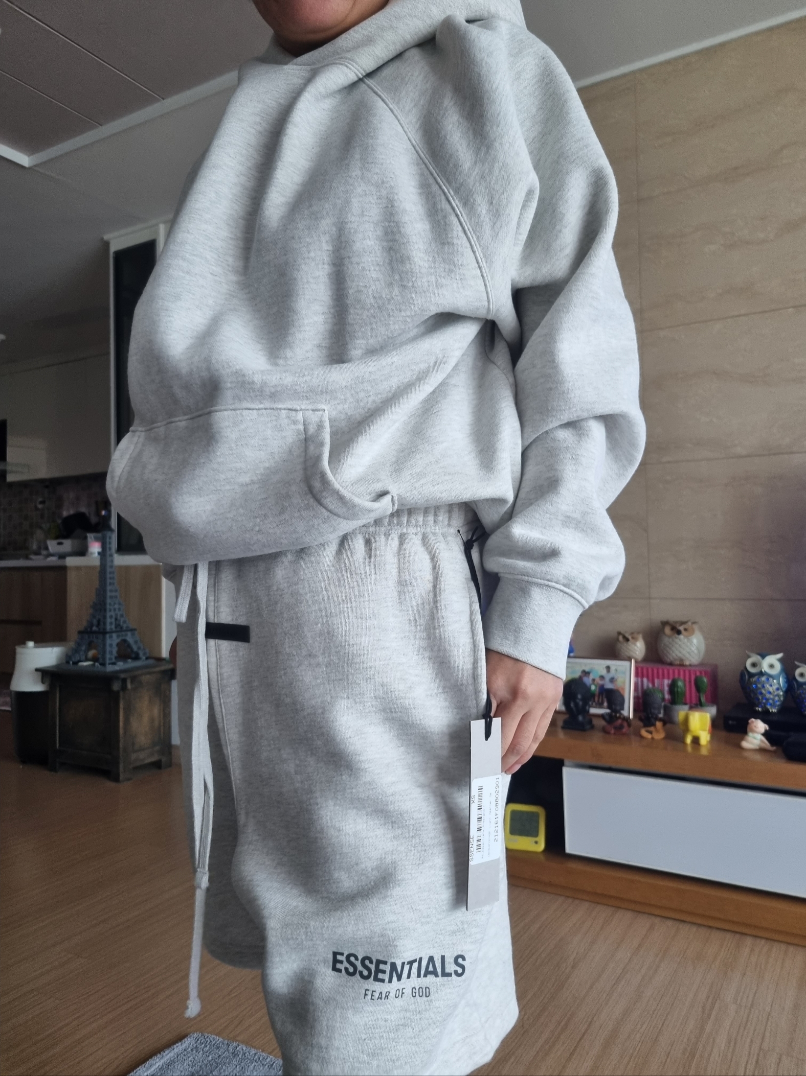 Essentials The Core Collection Sweatshorts Oatmeal, Essentials Pull-Over Hoodie Oatmeal - 21SS 착용 스타일