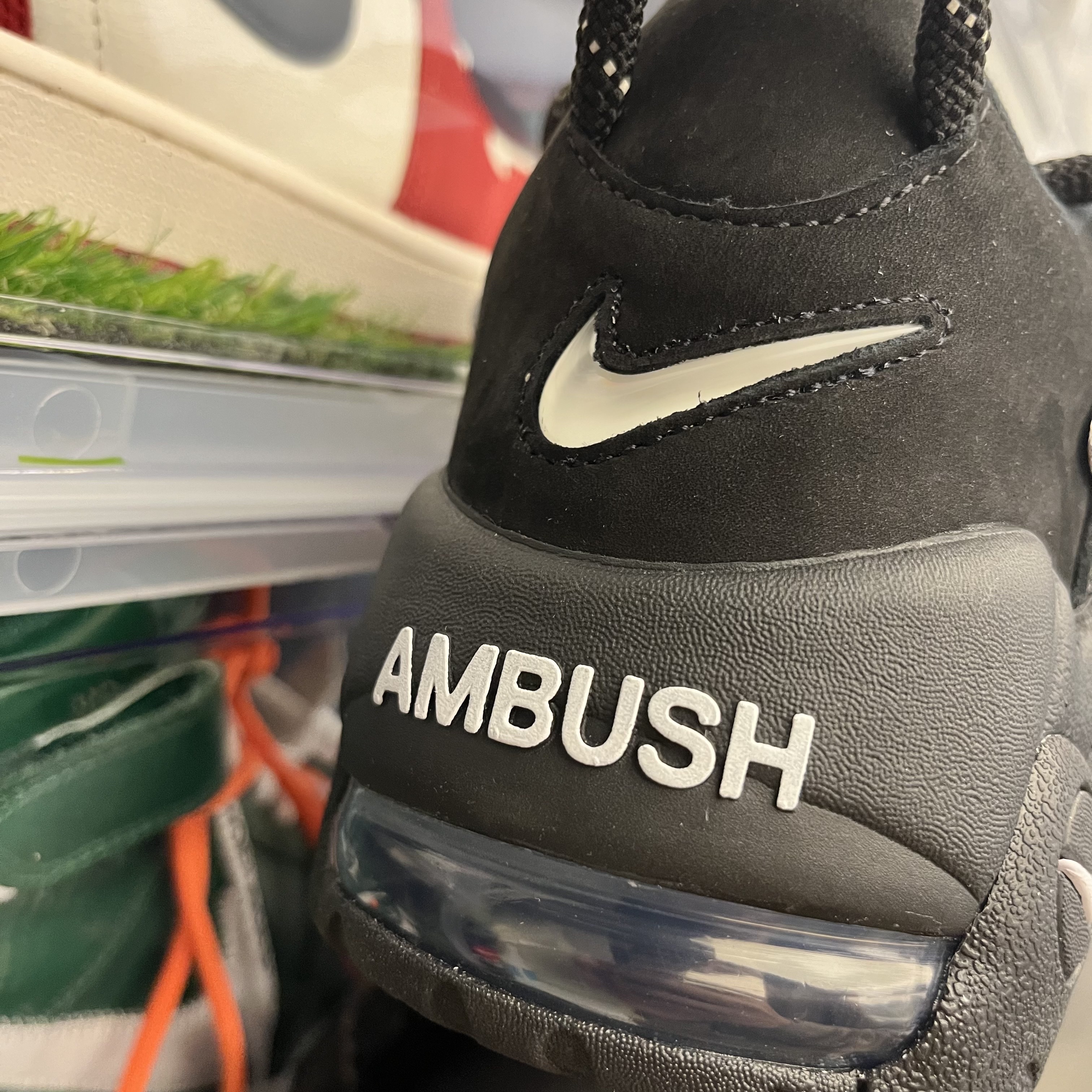 Nike x Ambush Air More Uptempo Low Black and White 착용 스타일 - 3