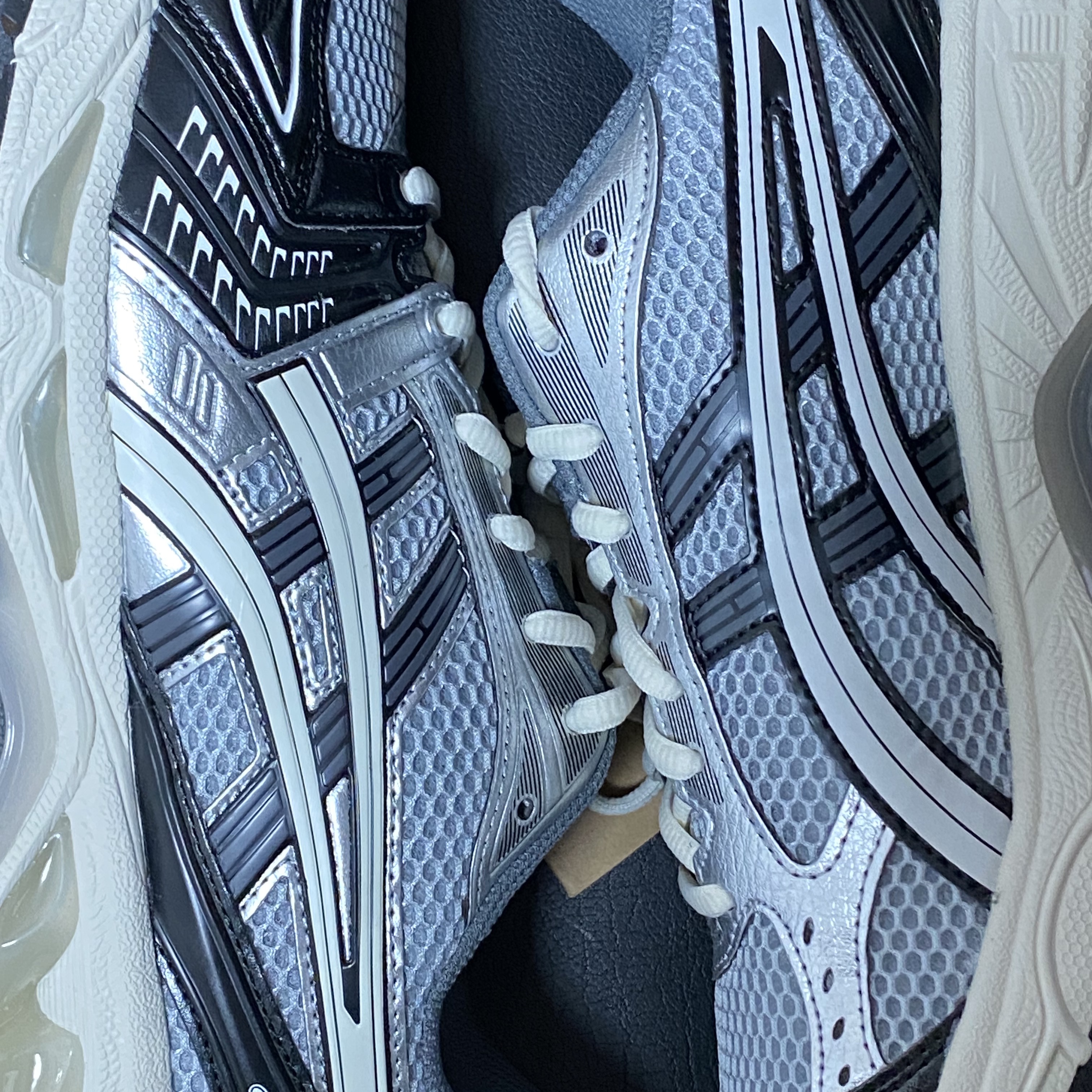 Asics Gel-Kayano 14 Black Glacier Grey 착용 스타일 - 1