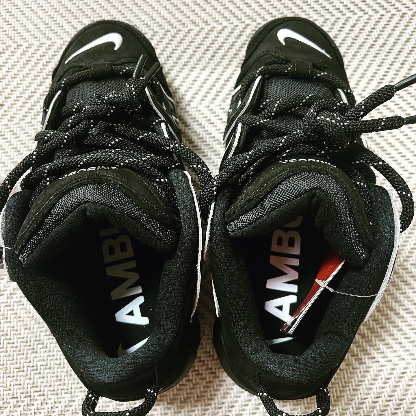 Nike x Ambush Air More Uptempo Low Black and White 착용 스타일 - 4