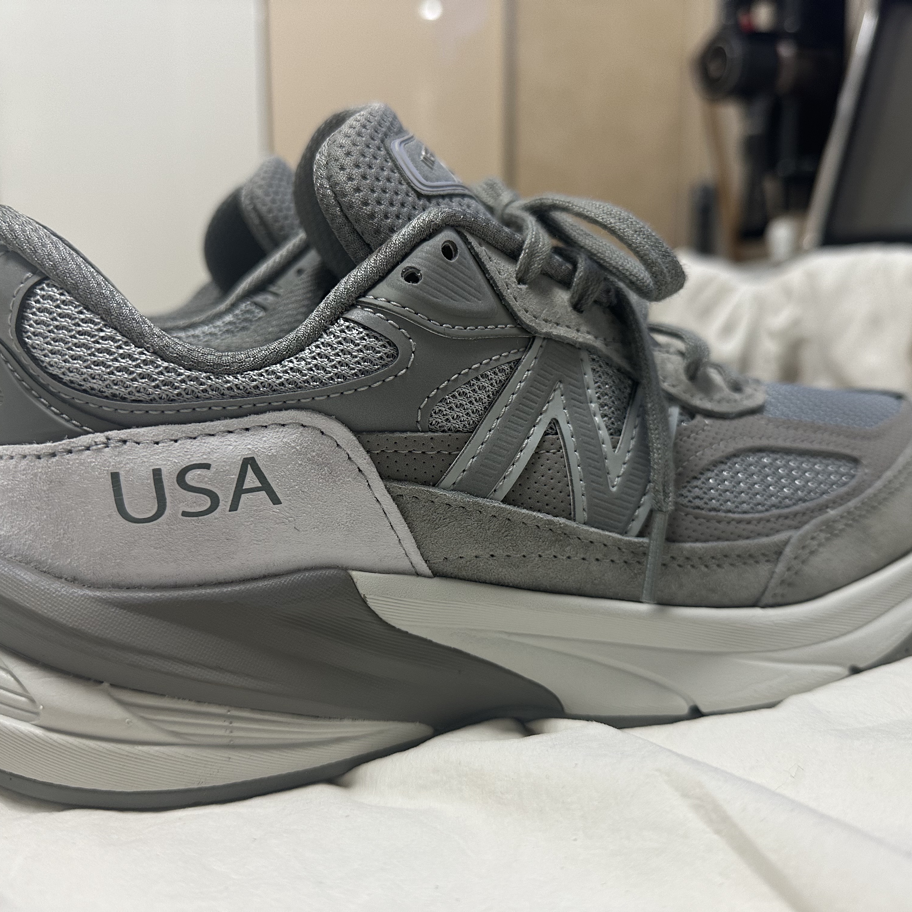 New Balance x WTAPS 990v6 Made in USA Moon Mist Mirage Gray 착용 스타일 - 3