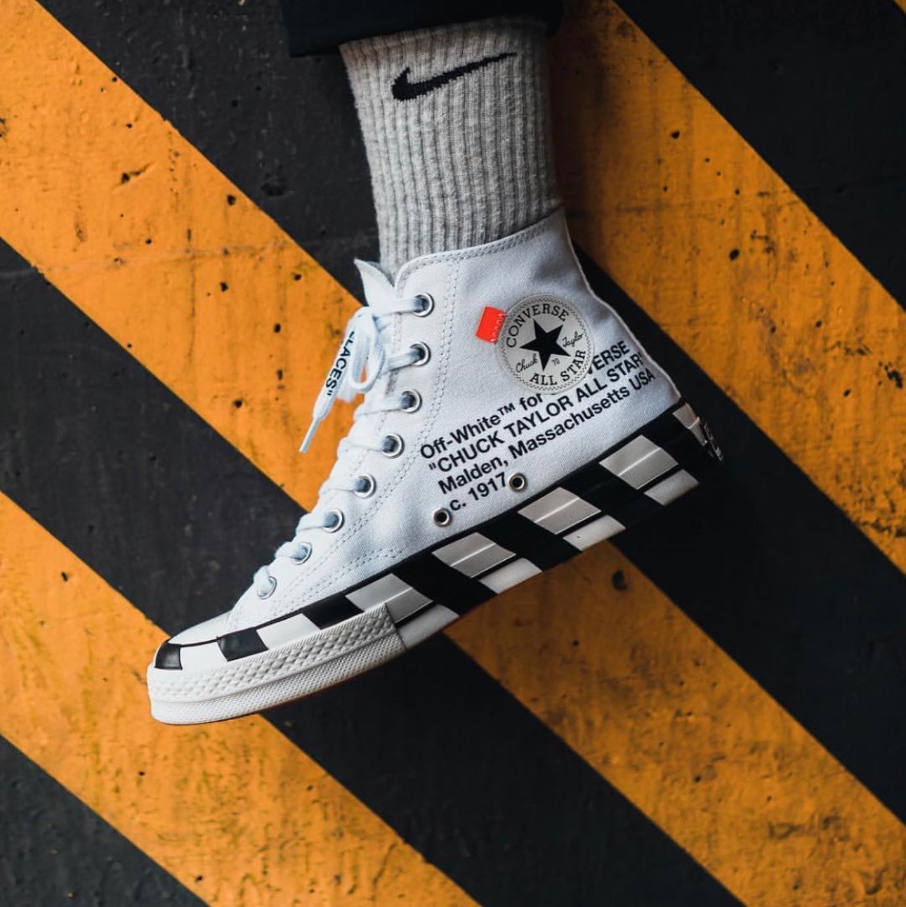 Converse x Off-White Chuck 70 High V2 2021 착용 스타일 - 3