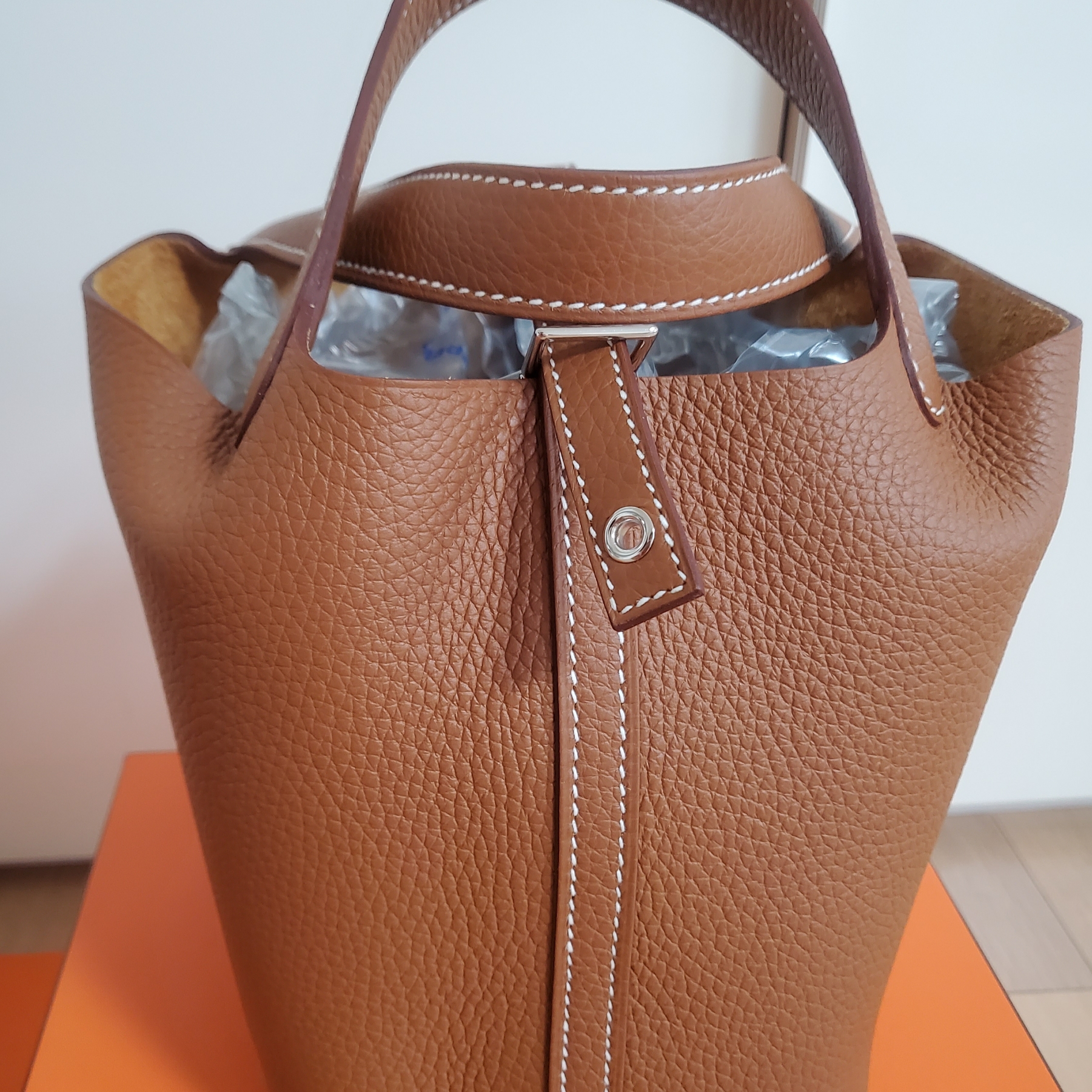 Hermes Picotin Lock 18 Bag Clemence & Palladium Gold 착용 스타일