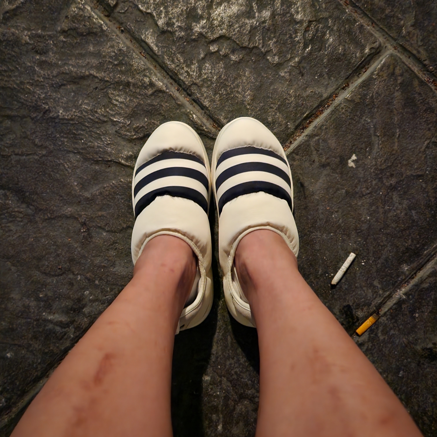 Adidas Puffylette Off White 착용 스타일