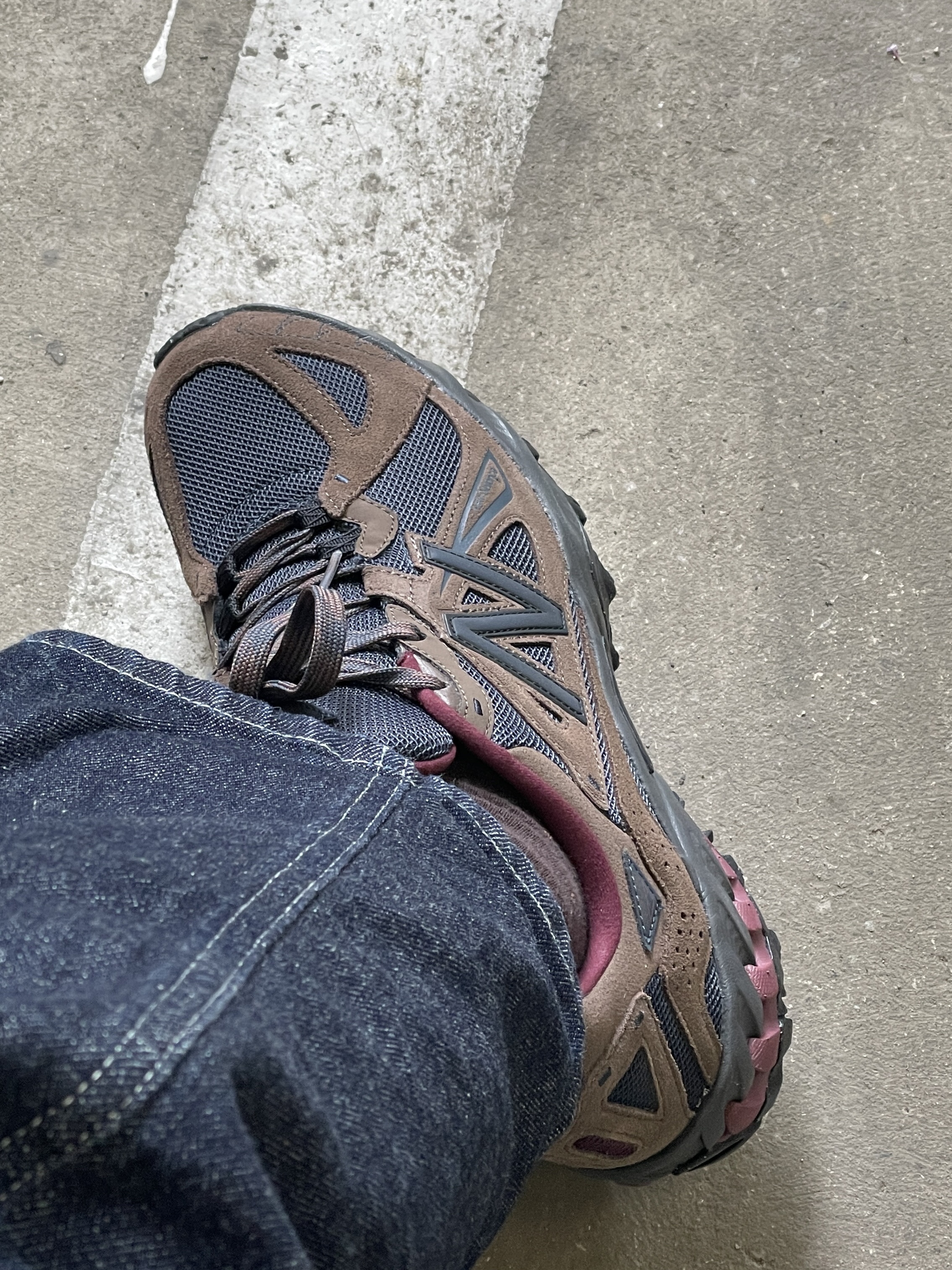 New Balance ML610T Dark Mushroom - D Standard 착용 스타일