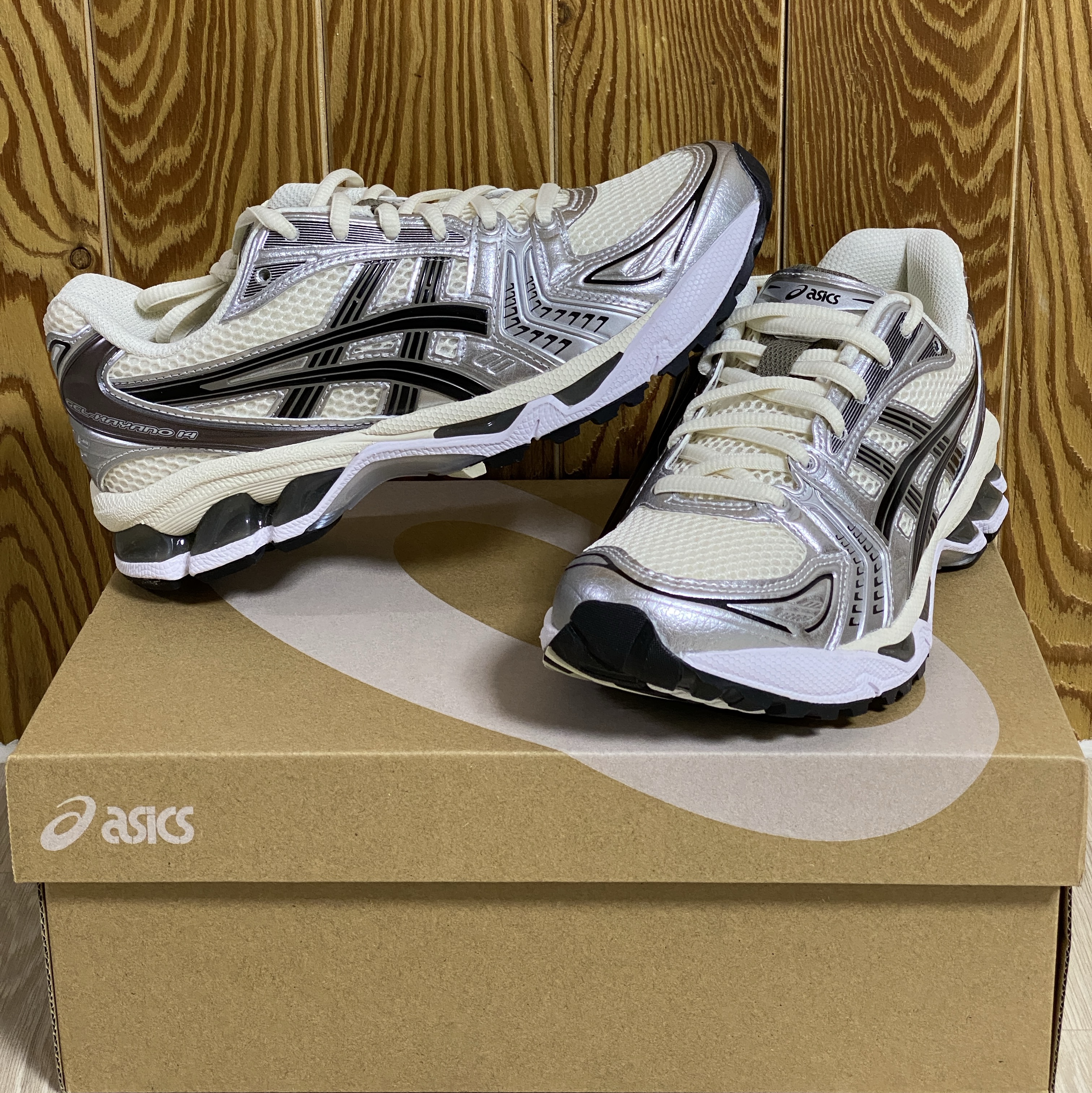 Asics Gel-Kayano 14 Cream Black 착용 스타일