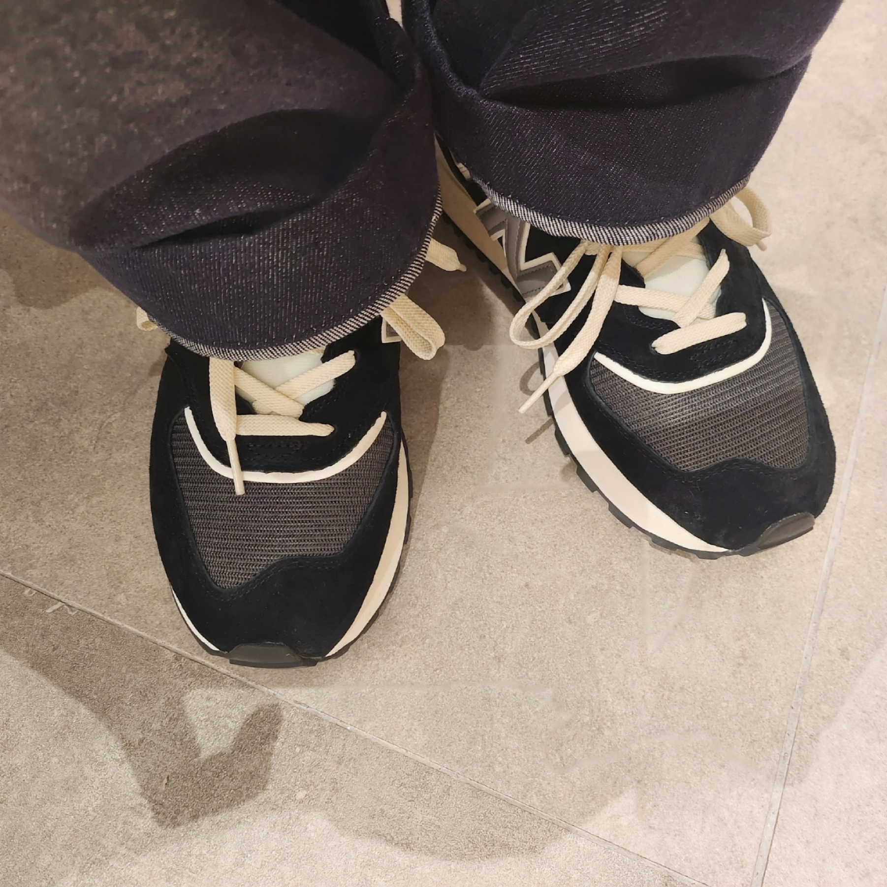 New Balance 574 Legacy Black 착용 스타일 - 2