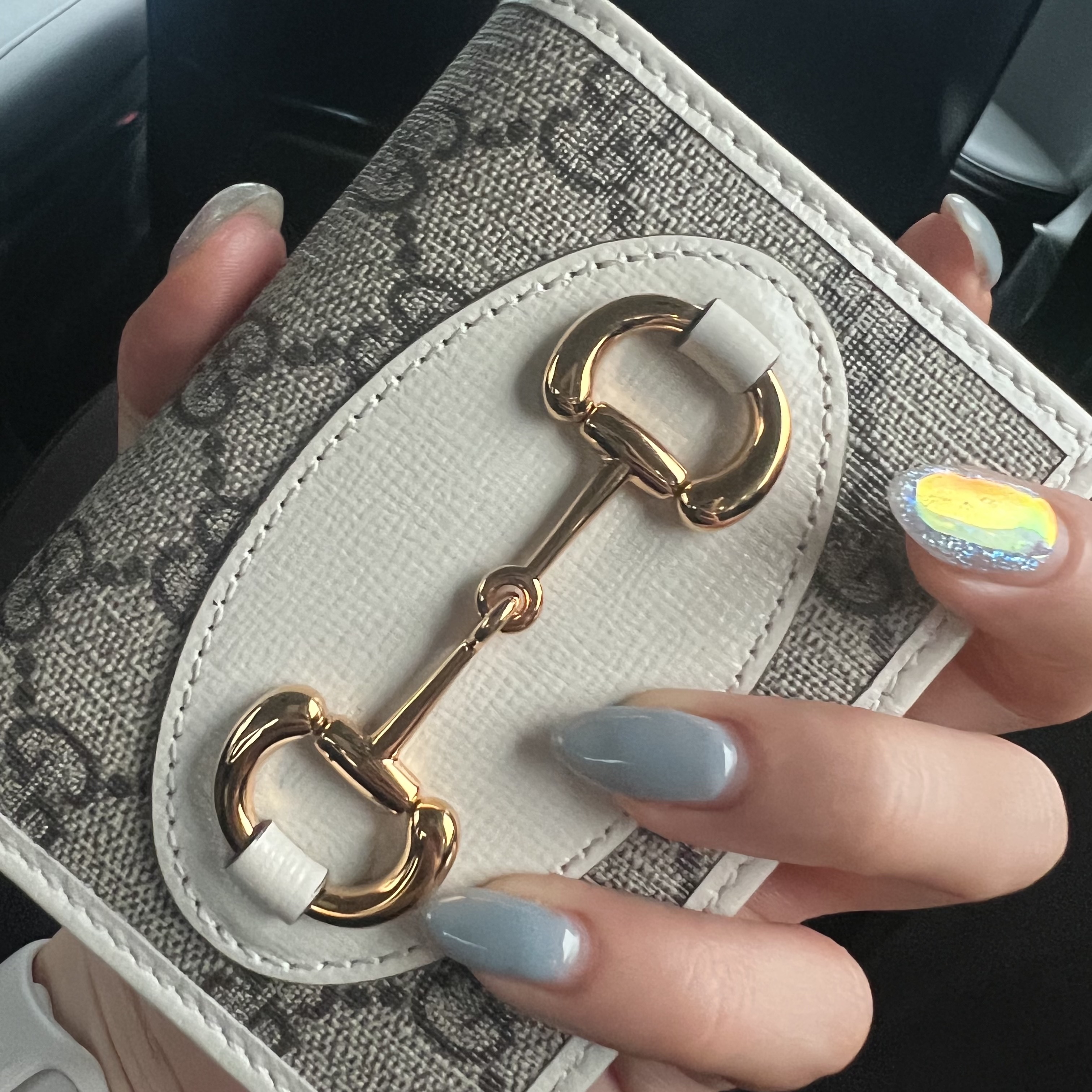 Gucci Horsebit 1955 Card Case Wallet White 착용 스타일