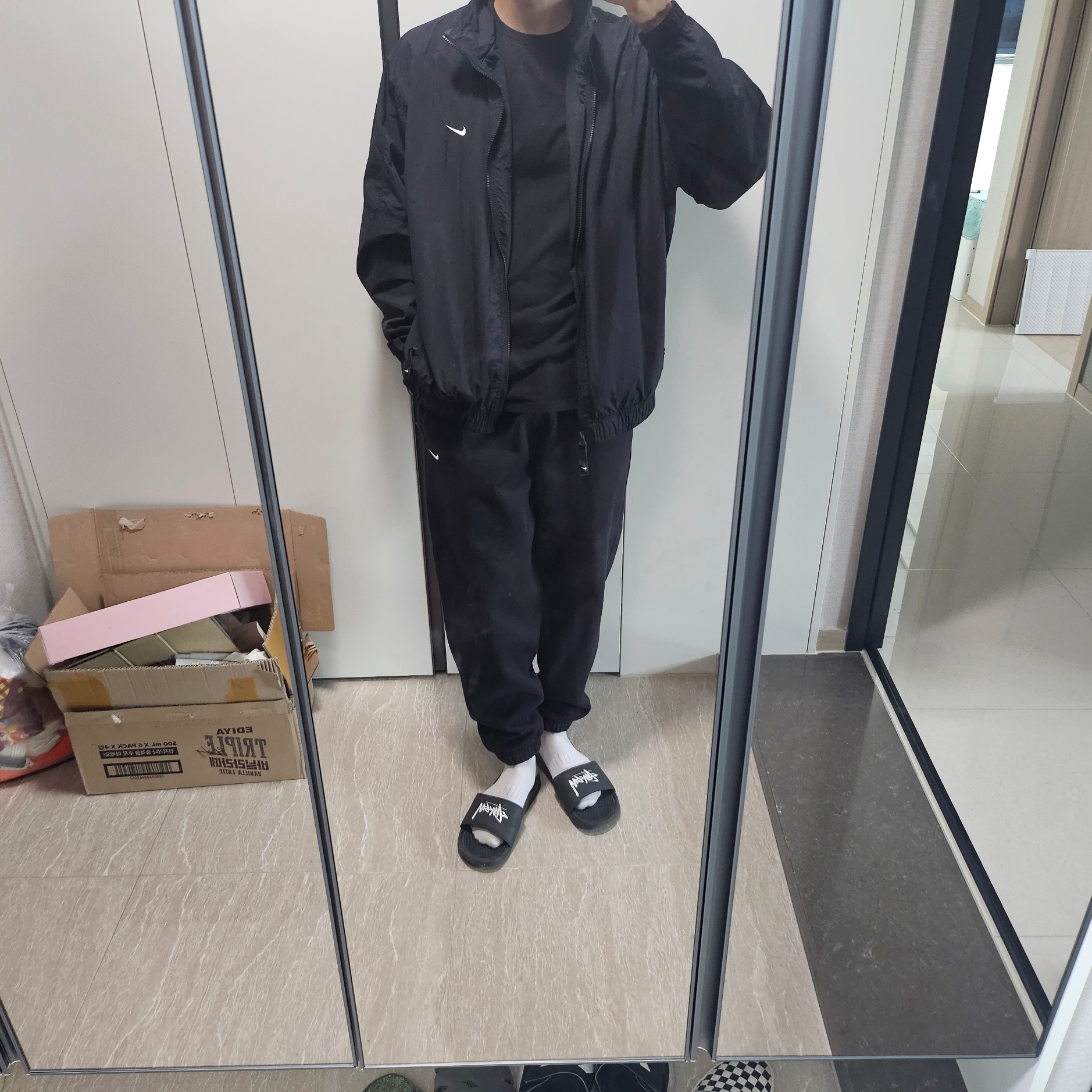 Nike NRG Solo Swoosh Woven Track Jacket Black - Asia, Nike NRG Solo Swoosh Fleece Pants Black - US/EU 착용 스타일