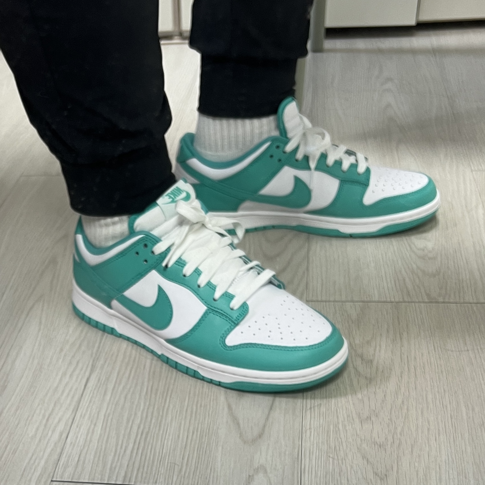 Nike Dunk Low White Clear Jade 착용 스타일 - 2