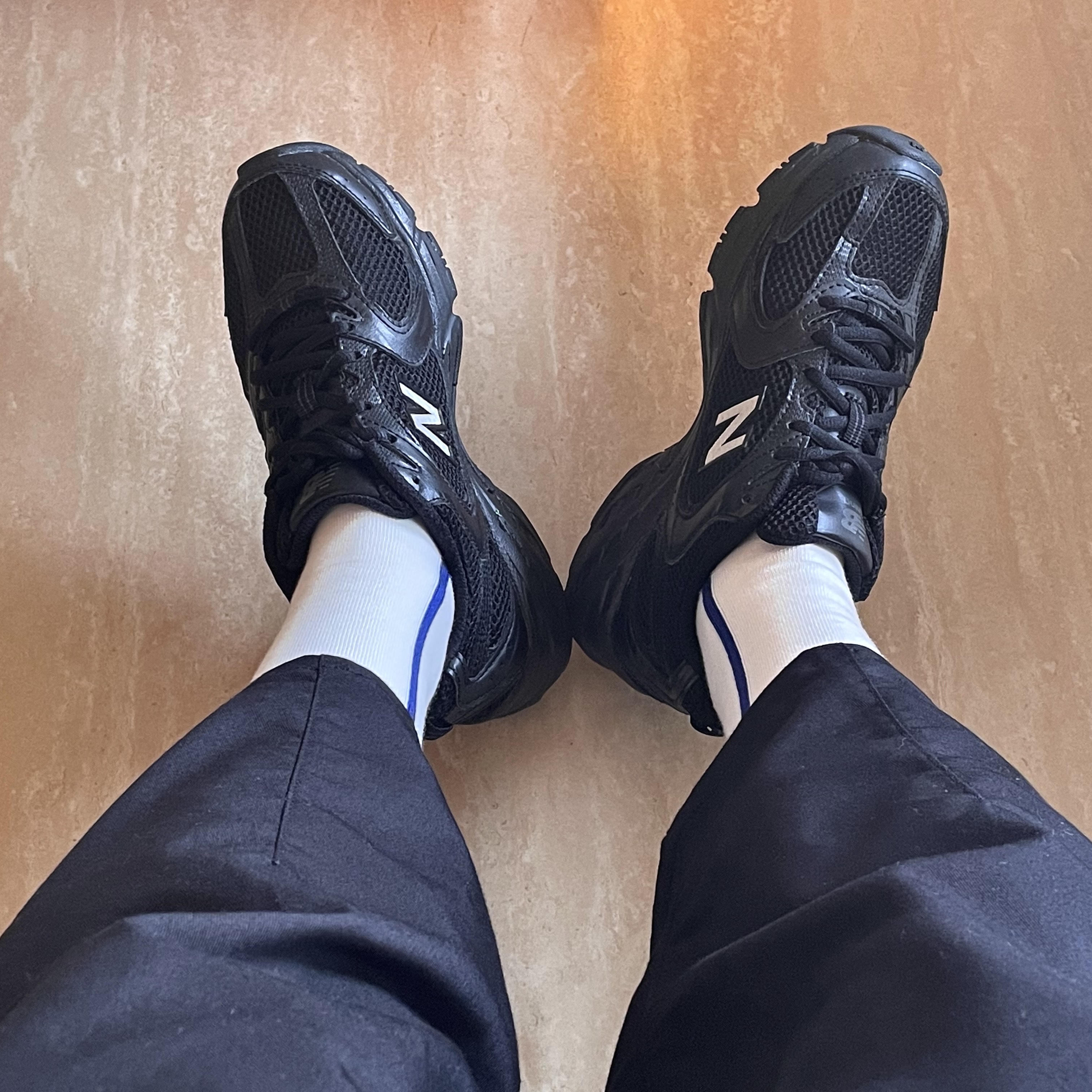New Balance 530 Black 착용 스타일