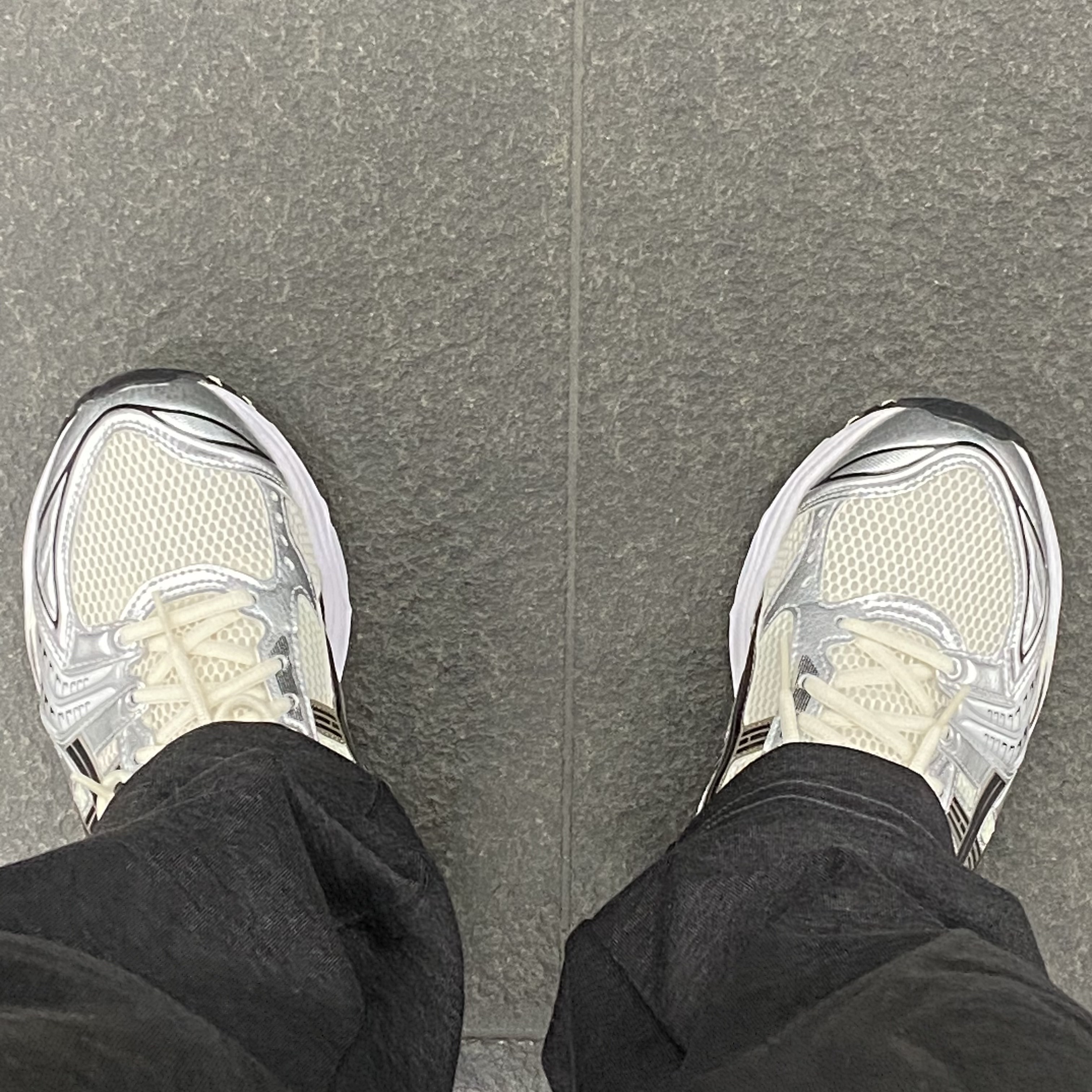 Asics Gel-Kayano 14 Cream Black 착용 스타일