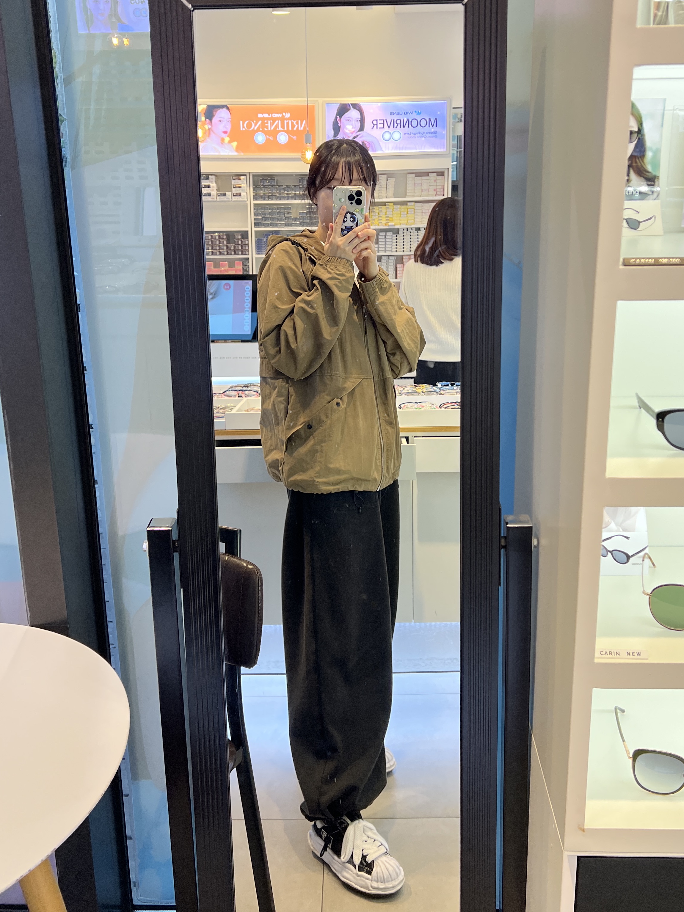Stussy Wave Dye Beach Shell Jacket Brown, NewJeans x The Powerpuff Girls iPhone 14 Pro Case Minji 착용 스타일 - 2