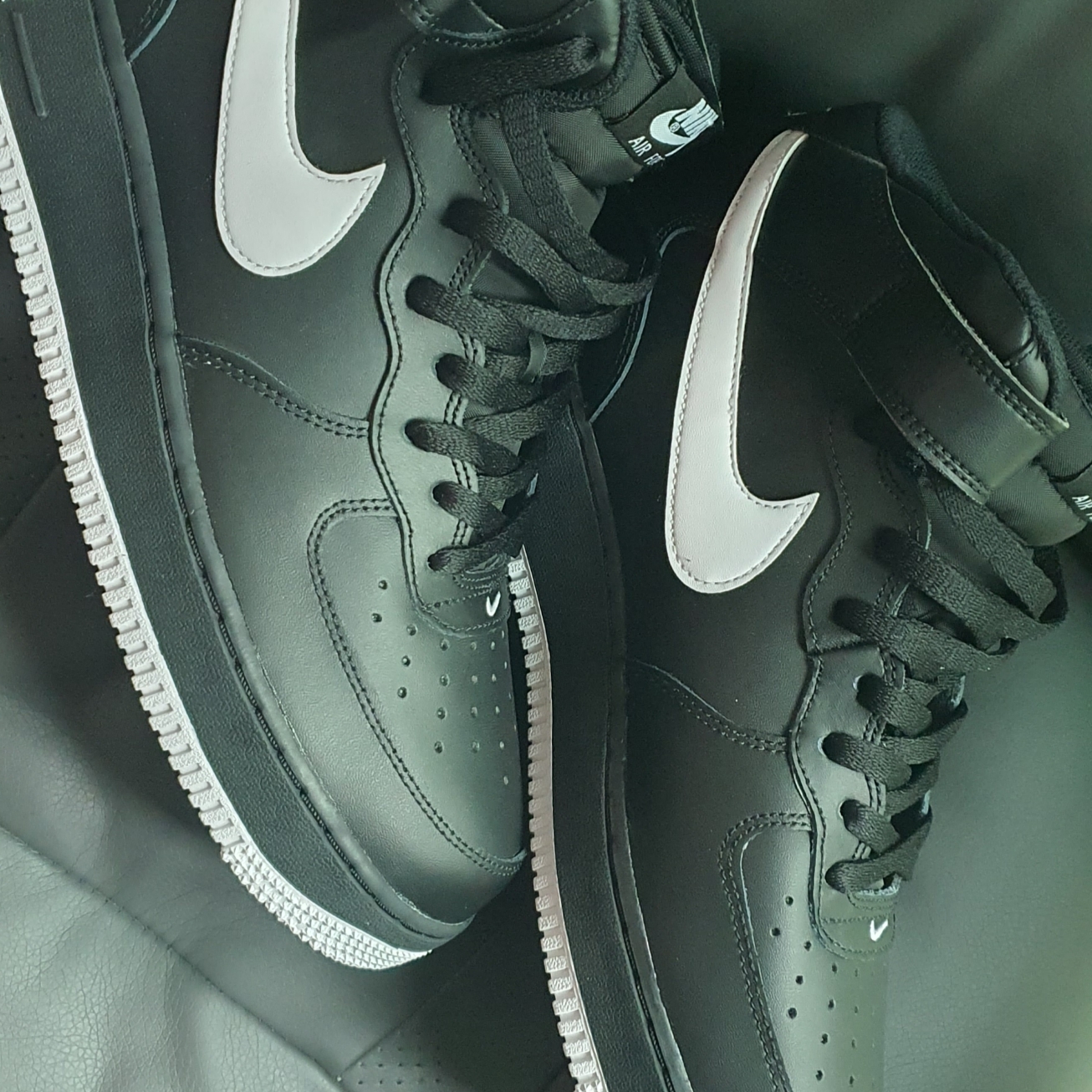 Nike Air Force 1 Mid '07 Black White 착용 스타일 - 3