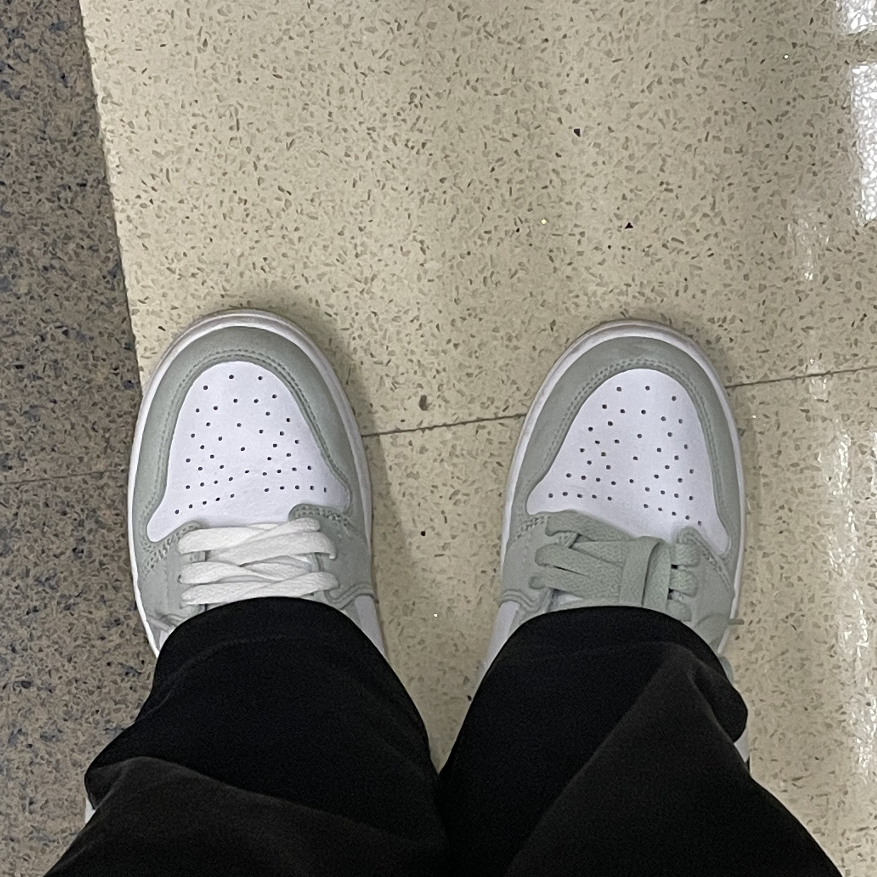 (W) Jordan 1 Retro High OG Seafoam 착용 스타일 - 3
