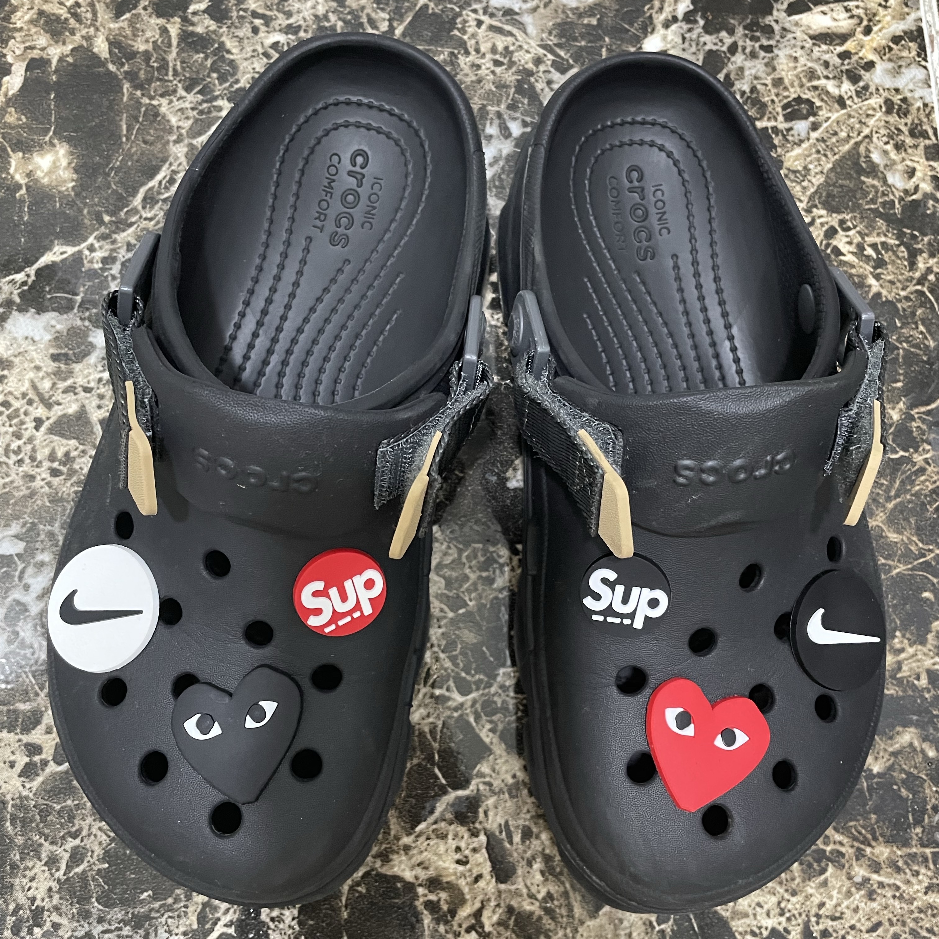 Crocs All Terrain Clog Black 착용 스타일 - 1