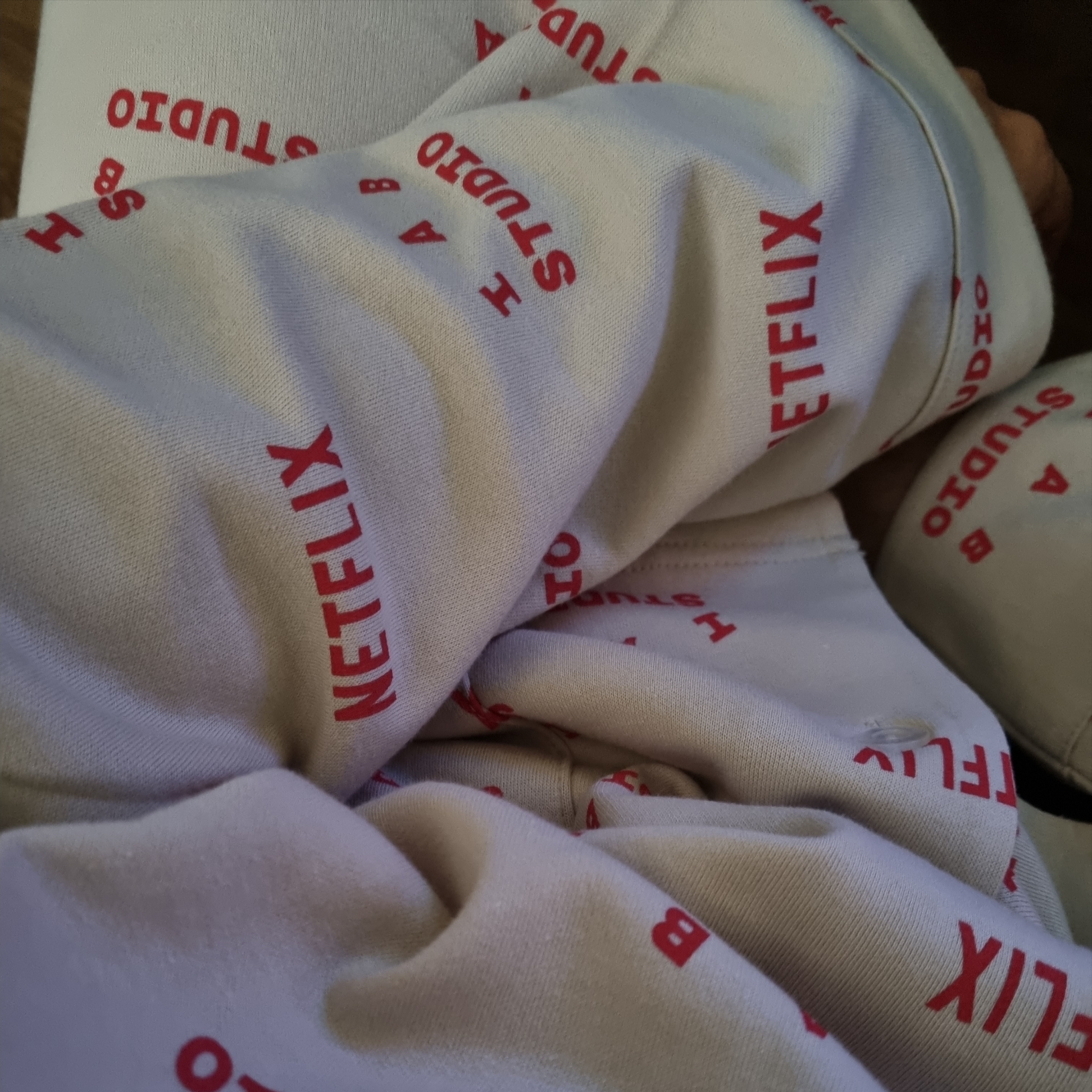 IAB Studio x Netflix Pajama Cushion Cover Set Oatmeal 착용 스타일