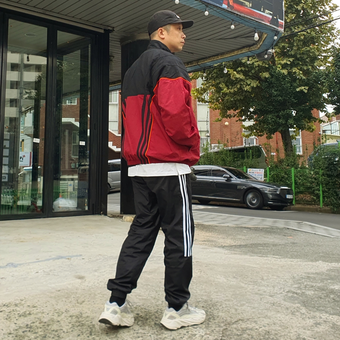 Adidas Yeezy Boost 700 V2 Static 2018, Supreme Military Camp Cap Black - 20SS 착용 스타일