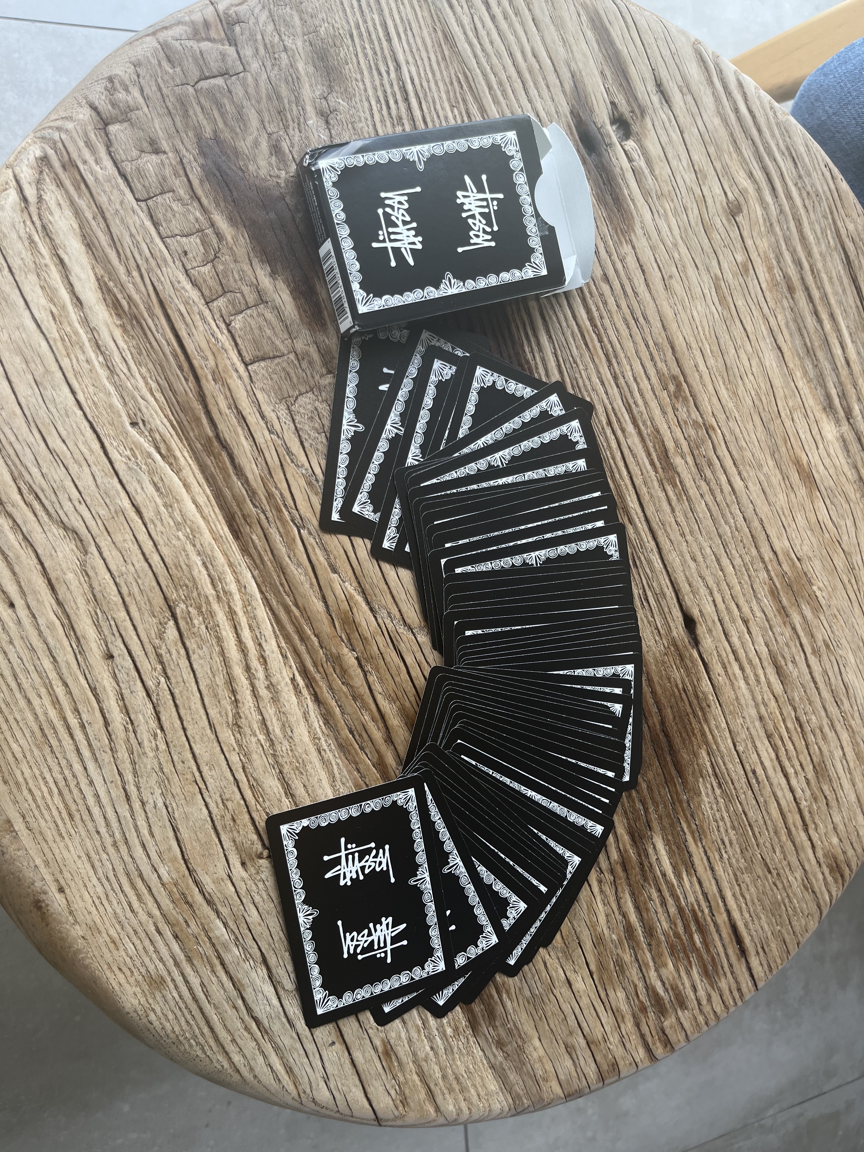 Stussy Playing Cards Black 착용 스타일 - 4