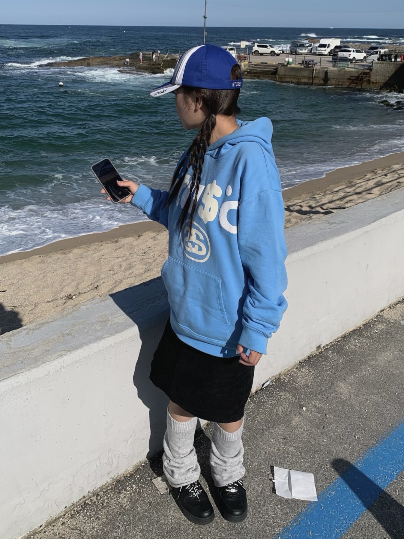 Stussy x Cactus Plant Flea Market 8 Ball Pigment Dyed Hoodie Blue, Stussy Souvenir Low Pro Strapback Cap Blue 착용 스타일
