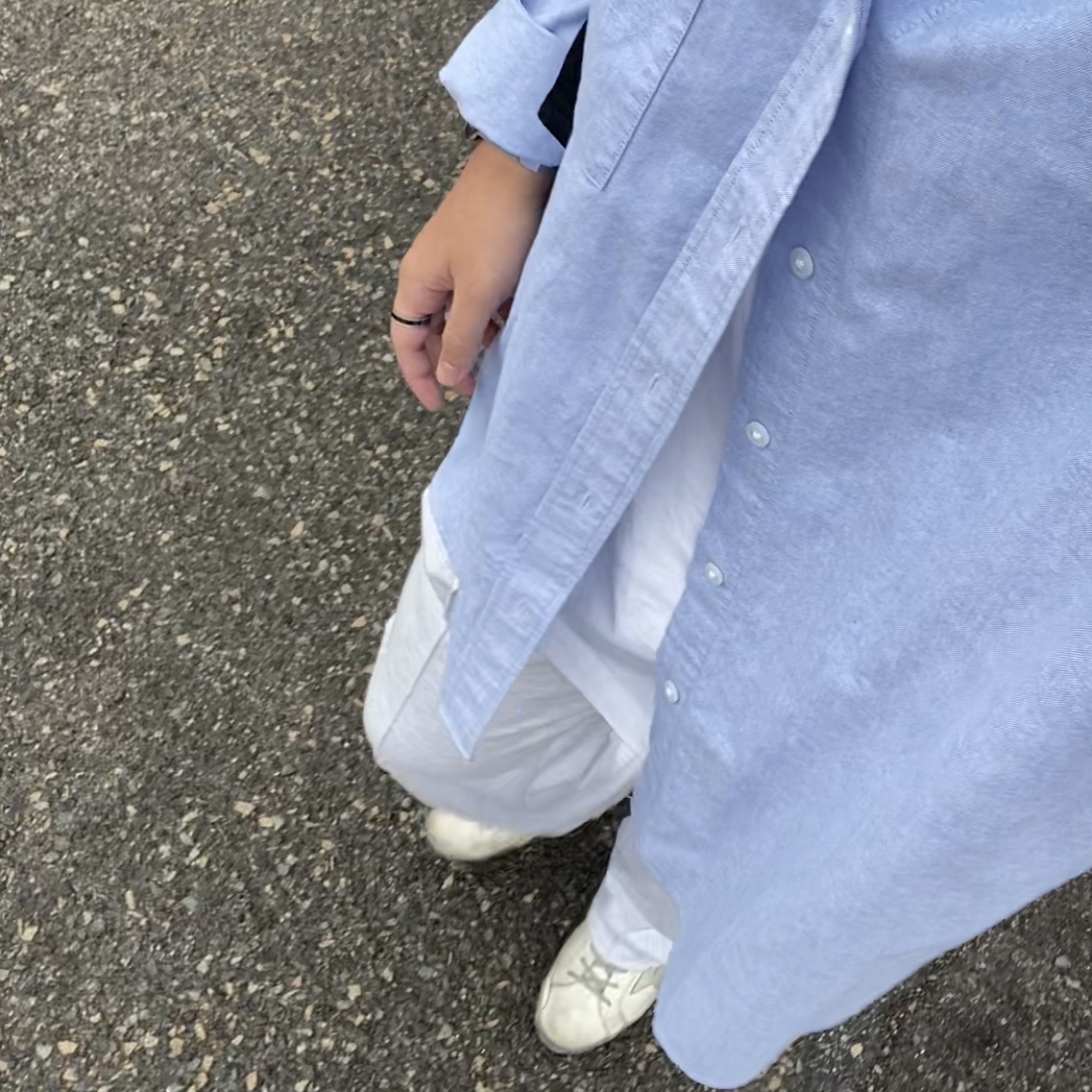 Golden Goose Superstar White Silver Heel Tab Sneakers 착용 스타일