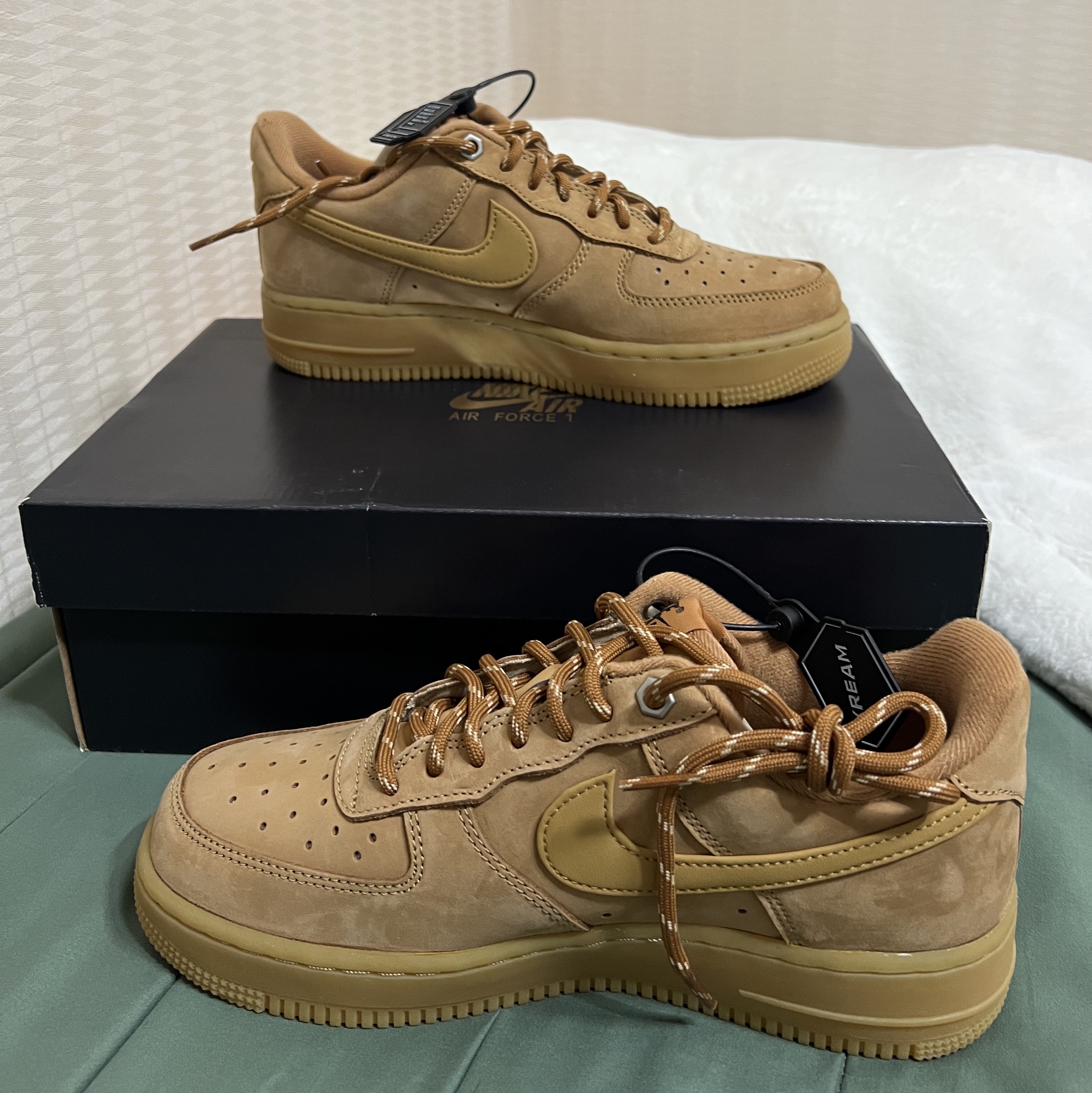 Nike Air Force 1 '07 WB Flax 착용 스타일