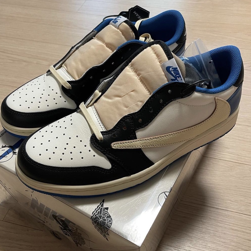 Jordan 1 x Travis Scott x Fragment Retro Low OG SP Military Blue 착용 스타일