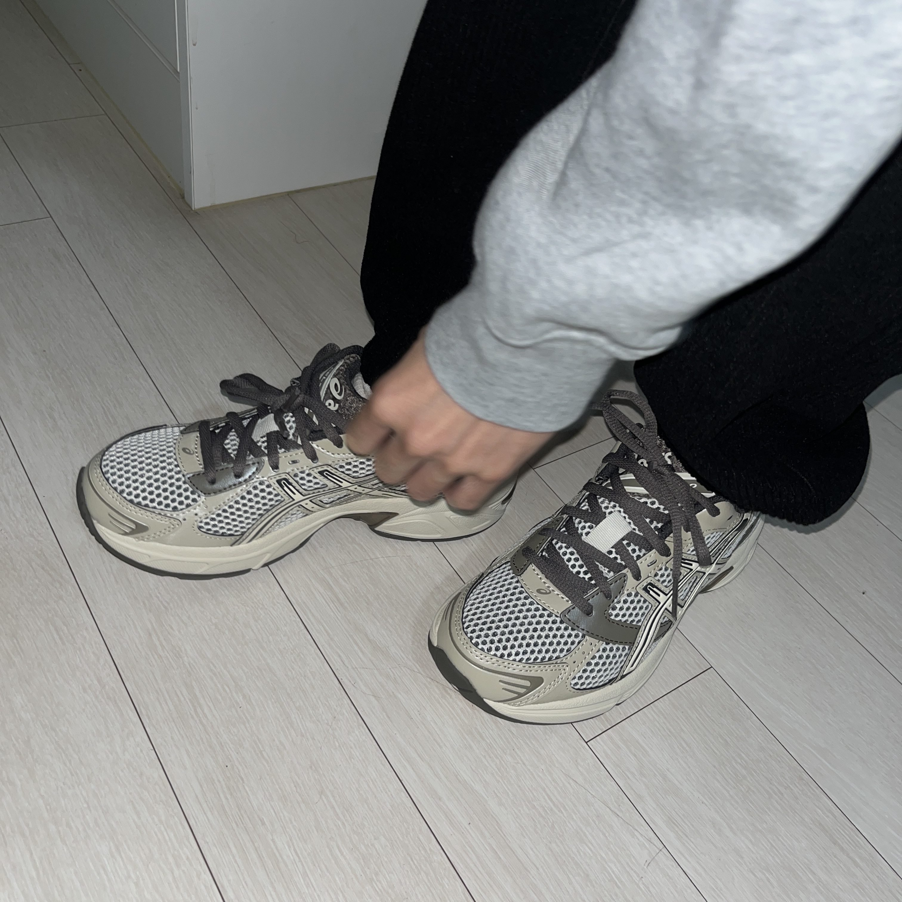 Asics Gel-1130 Birch Dark Taupe - Korea Exclusive 착용 스타일